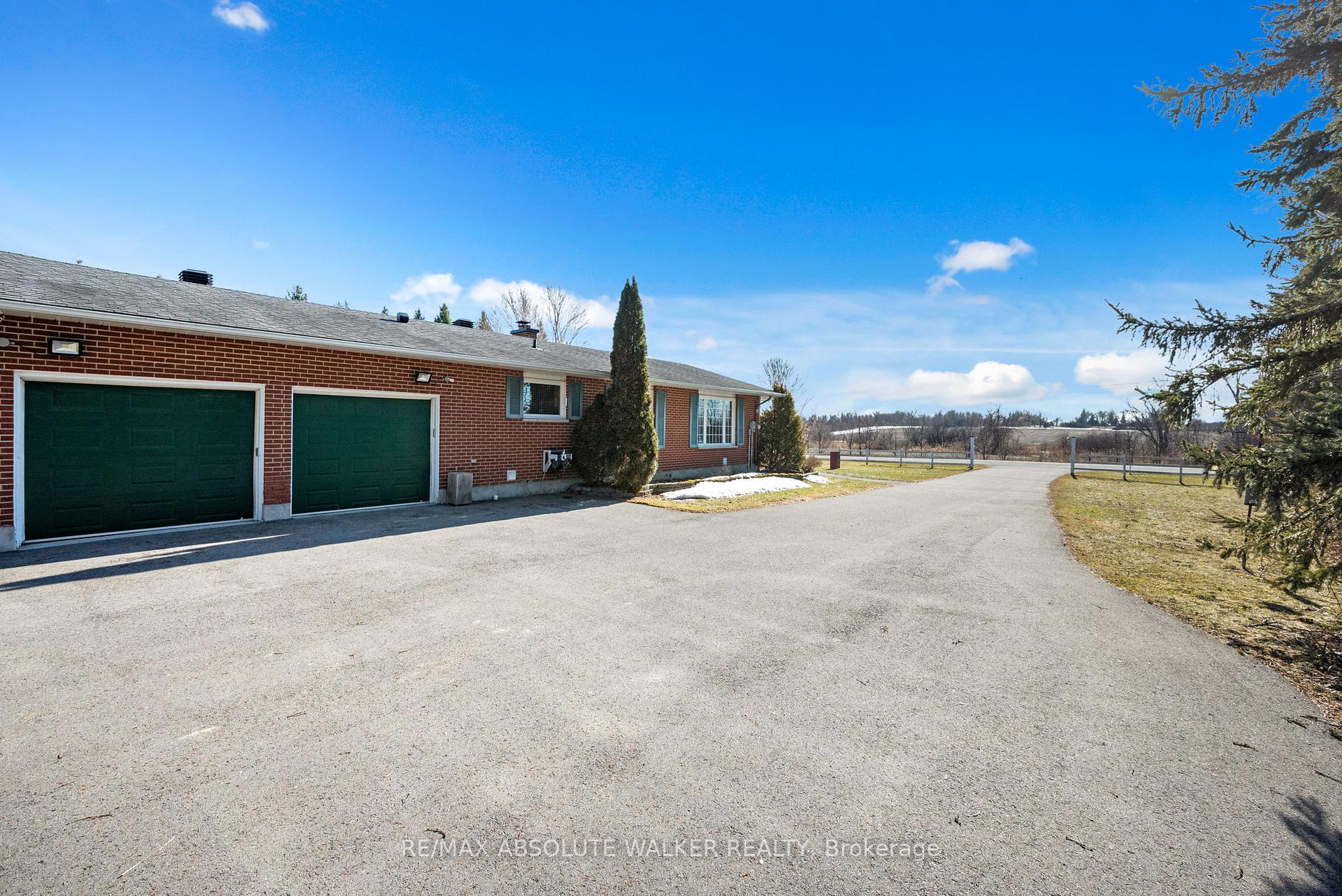 Photo 3 of 5079 Downey Road, Ottawa, Riverside South — HOMEH