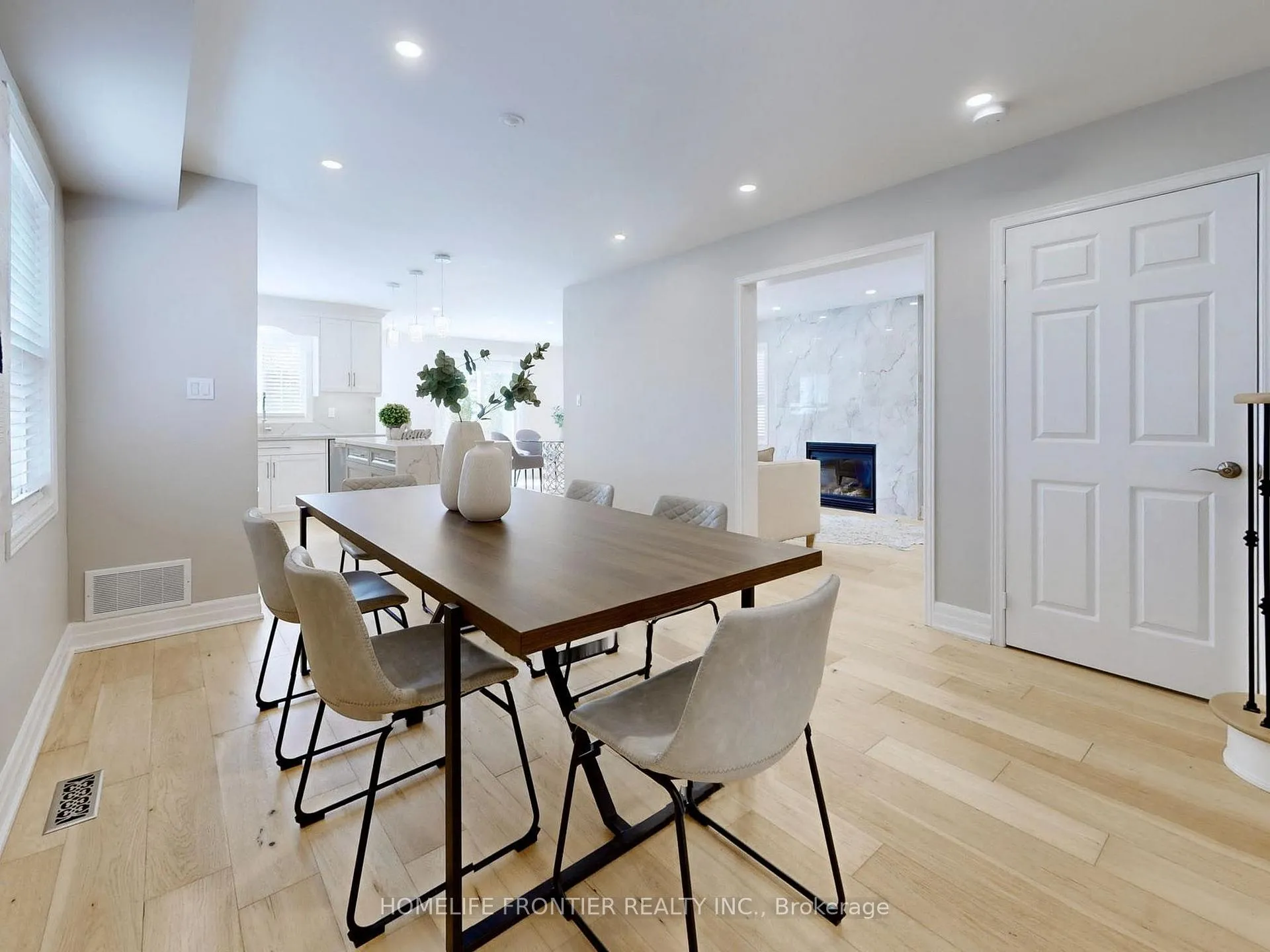 Photo 2 of 10 Delattaye Avenue, Aurora, Bayview Northeast — HOMEH