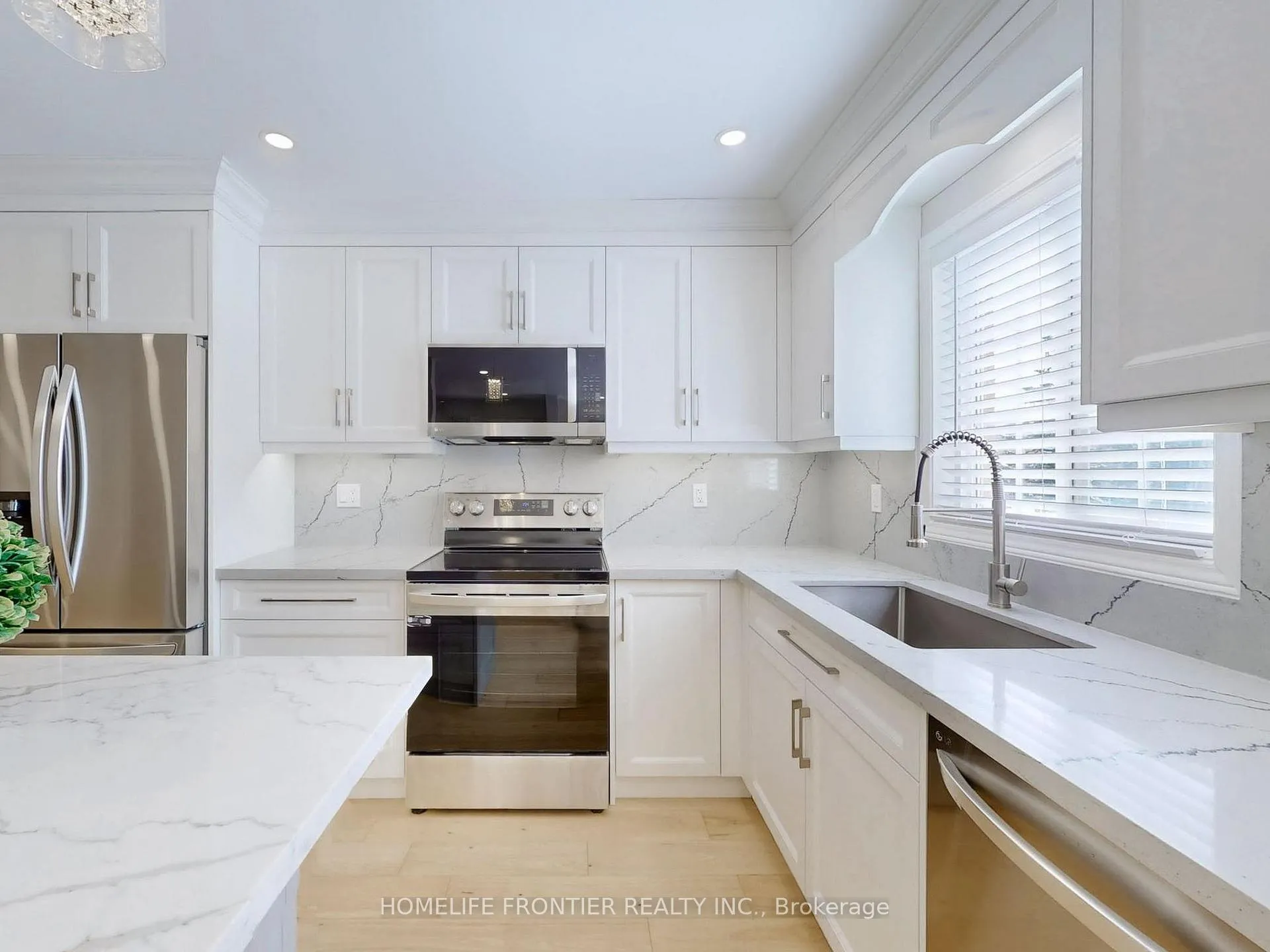 Photo 5 of 10 Delattaye Avenue, Aurora, Bayview Northeast — HOMEH