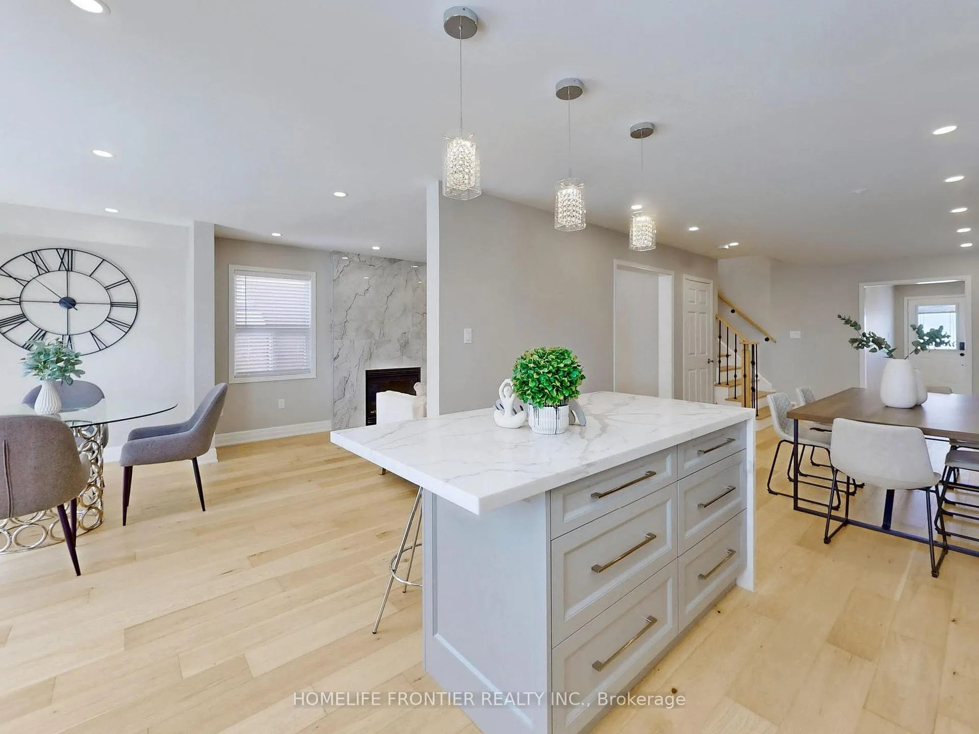 Photo 6 of 10 Delattaye Avenue, Aurora, Bayview Northeast — HOMEH