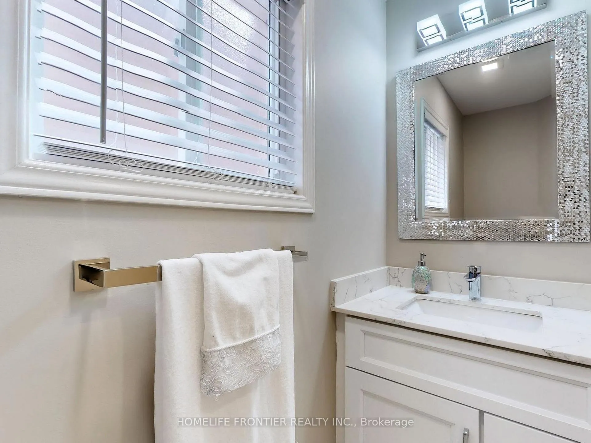 Photo 12 of 10 Delattaye Avenue, Aurora, Bayview Northeast — HOMEH