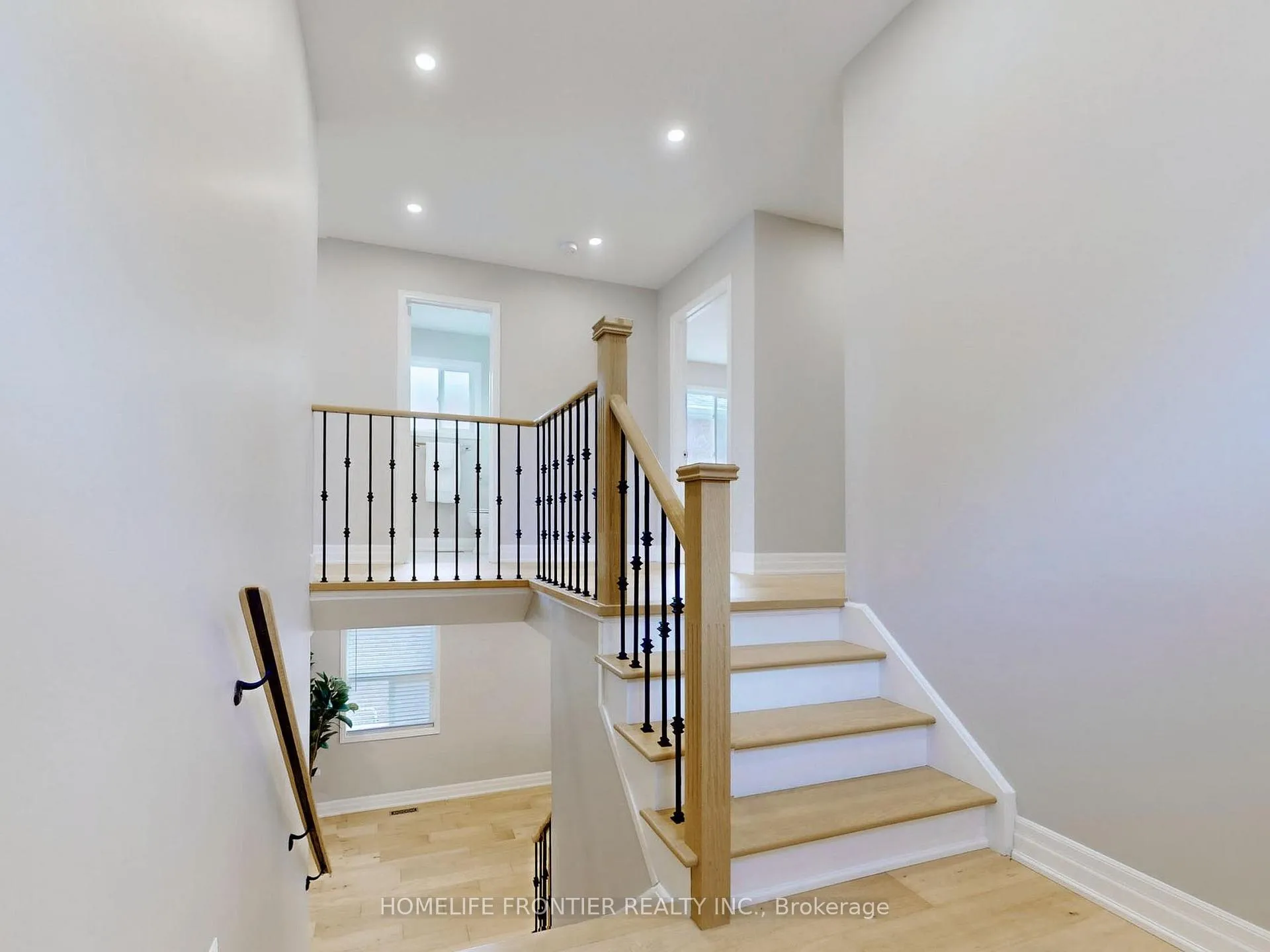Photo 14 of 10 Delattaye Avenue, Aurora, Bayview Northeast — HOMEH