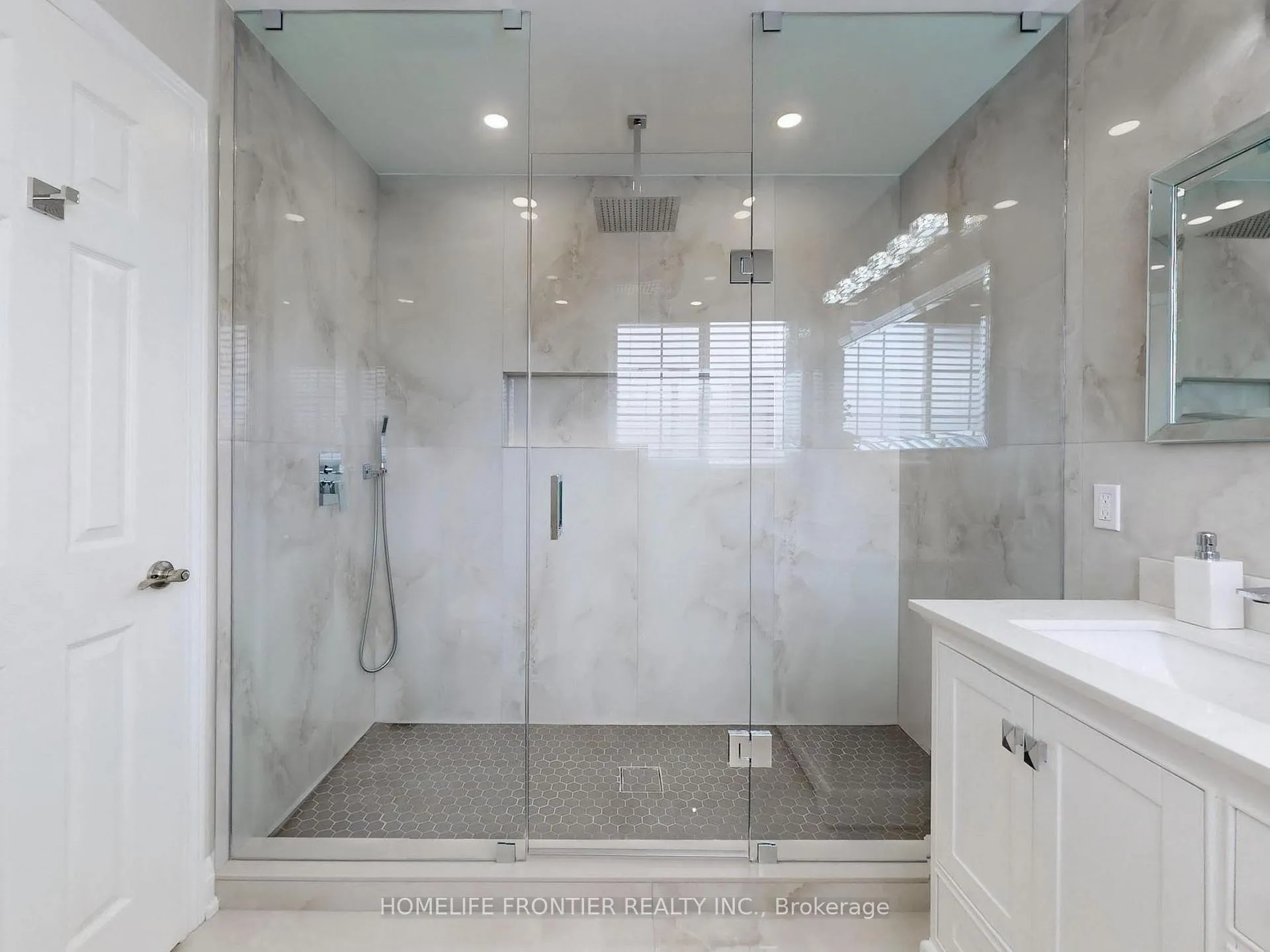 Photo 19 of 10 Delattaye Avenue, Aurora, Bayview Northeast — HOMEH