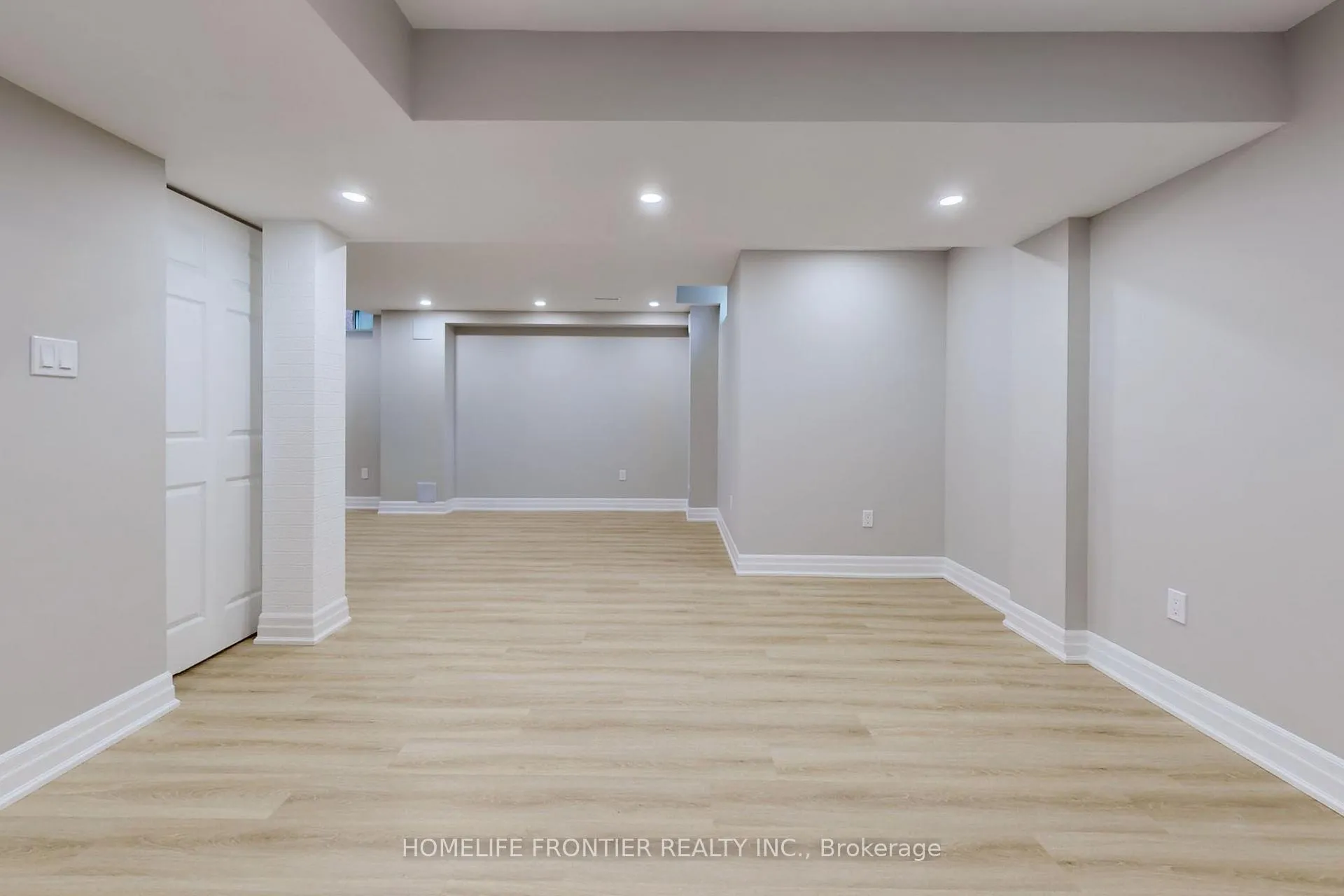 Photo 32 of 10 Delattaye Avenue, Aurora, Bayview Northeast — HOMEH
