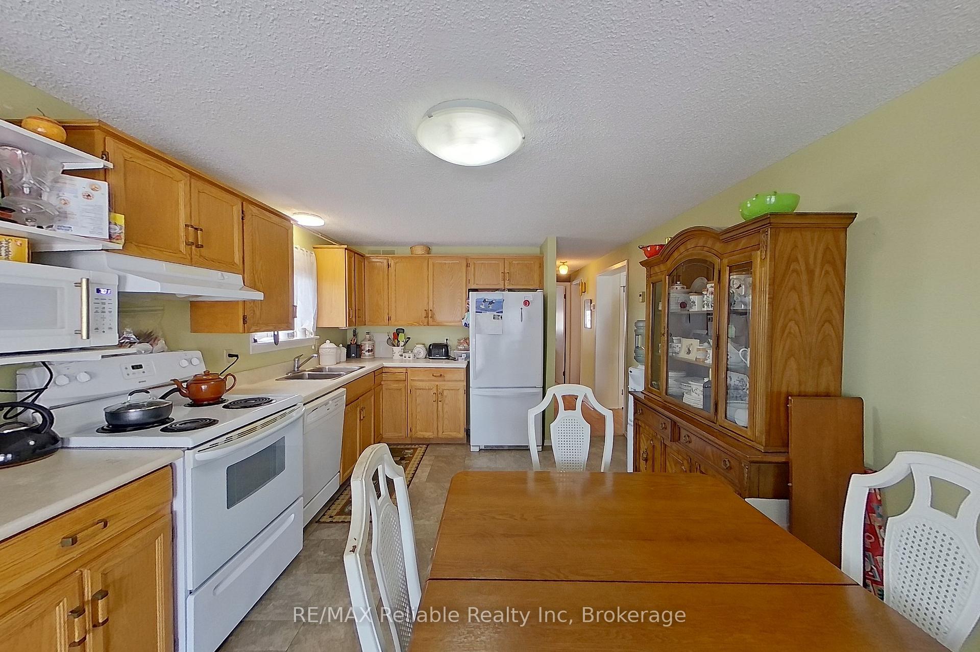 Photo 7 of 110 Brock Street, Goderich, Goderich (Town) — HOMEH