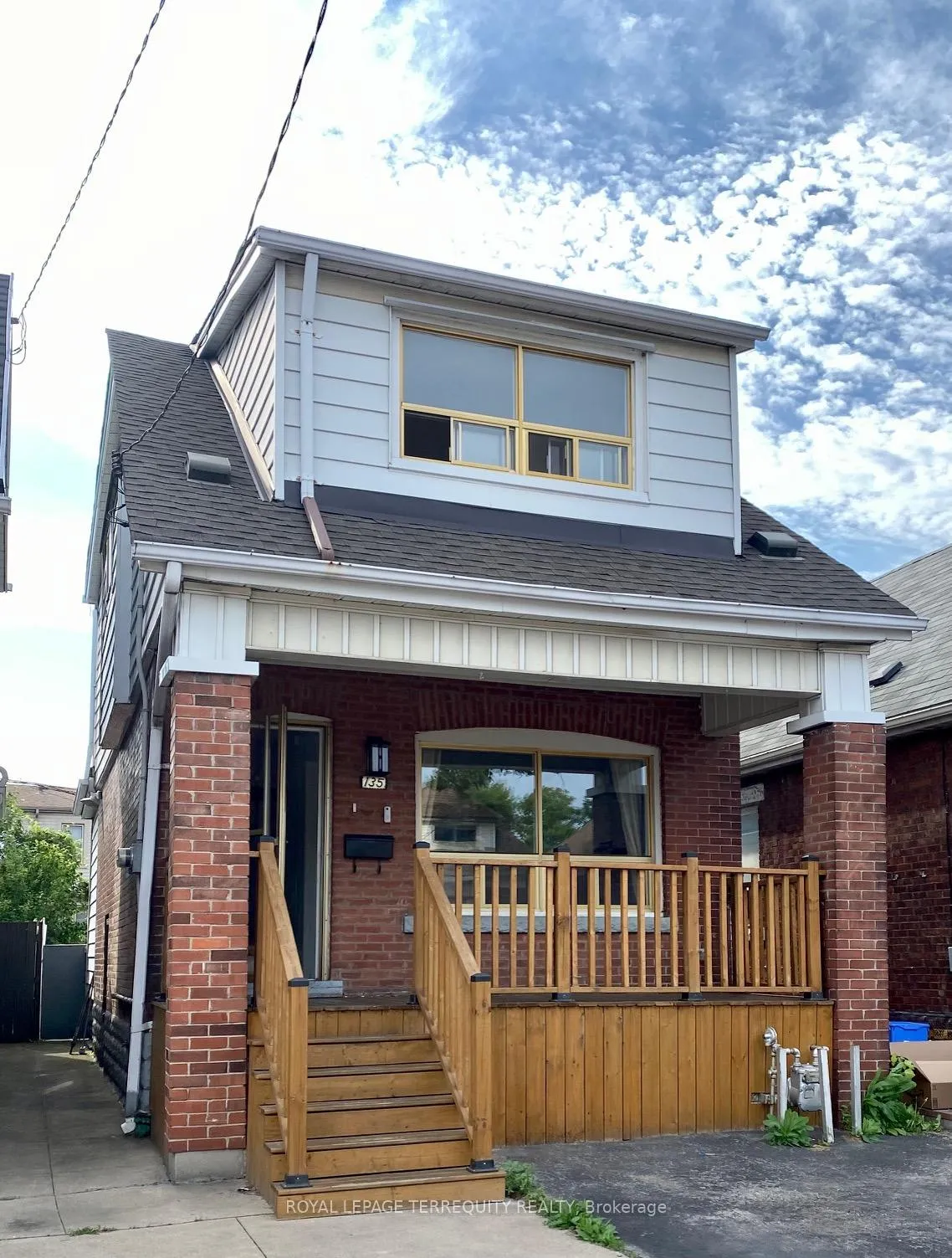 Front of 135 Connaught Avenue N