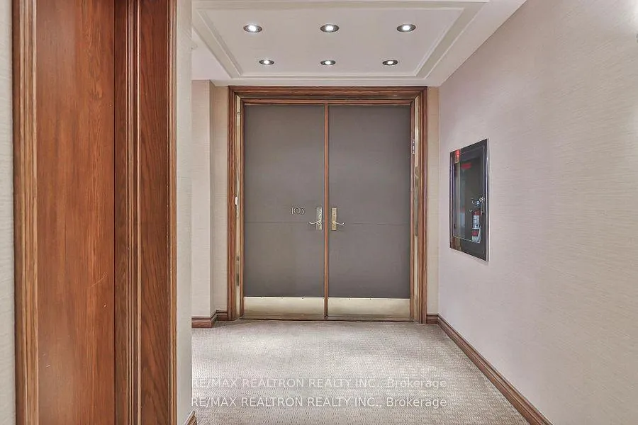 Front of Unit 103, 342 Spadina Road