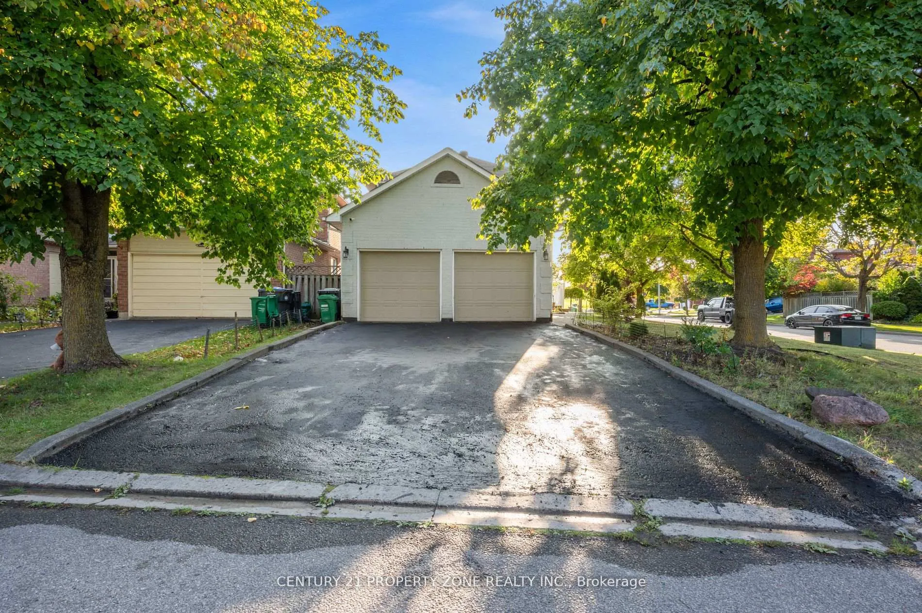 Photo 3 of 11 Corona Gate, Brampton, Brampton South — HOMEH