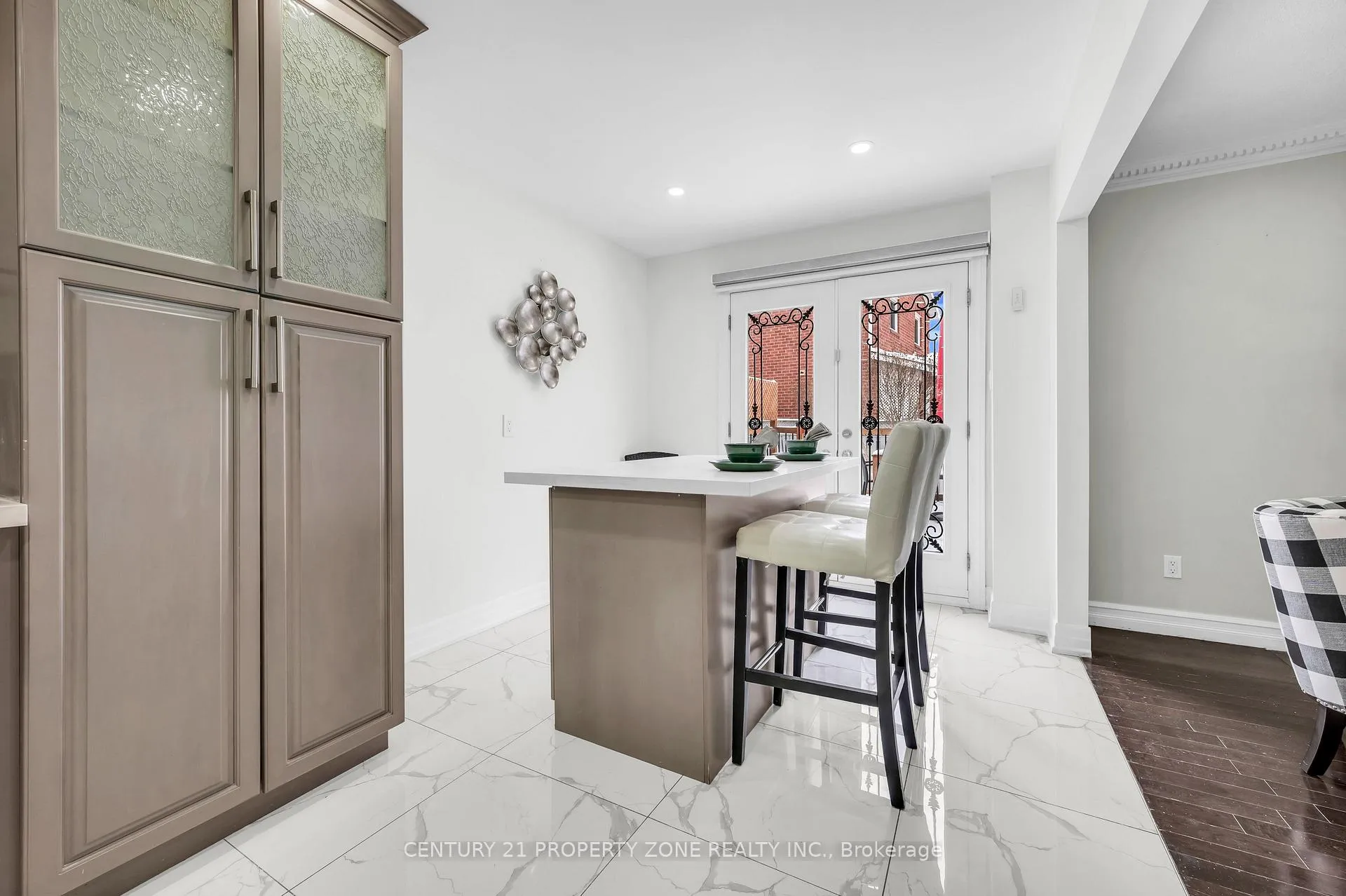 Photo 8 of 11 Corona Gate, Brampton, Brampton South — HOMEH