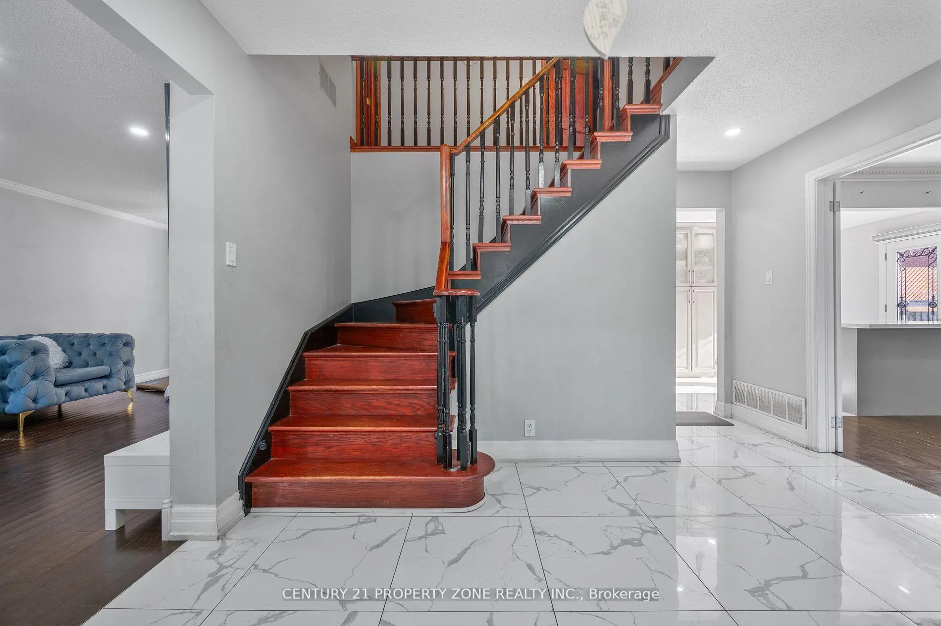 Photo 16 of 11 Corona Gate, Brampton, Brampton South — HOMEH