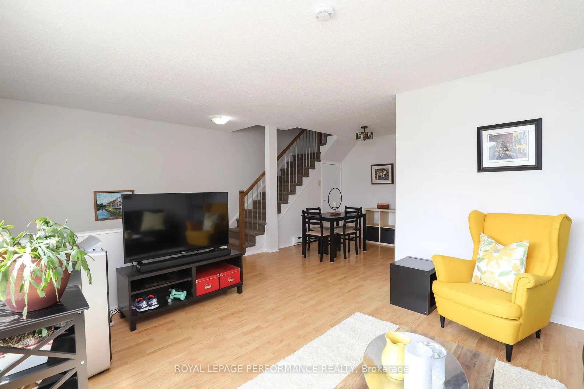 Photo 9 of Unit A, 2 Lovell Lane, Ottawa, Westcliffe Estates — HOMEH