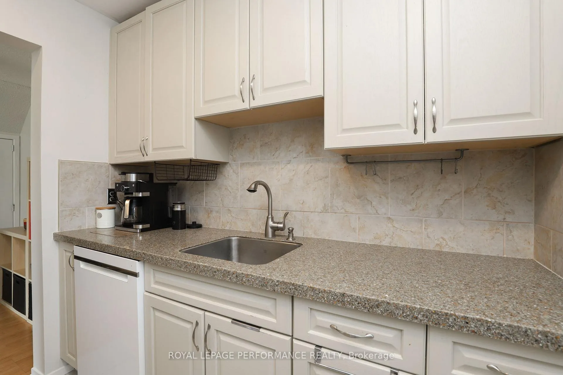 Photo 12 of Unit A, 2 Lovell Lane, Ottawa, Westcliffe Estates — HOMEH