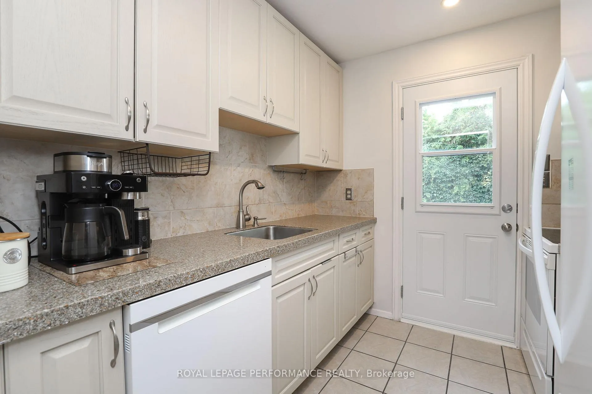 Photo 13 of Unit A, 2 Lovell Lane, Ottawa, Westcliffe Estates — HOMEH