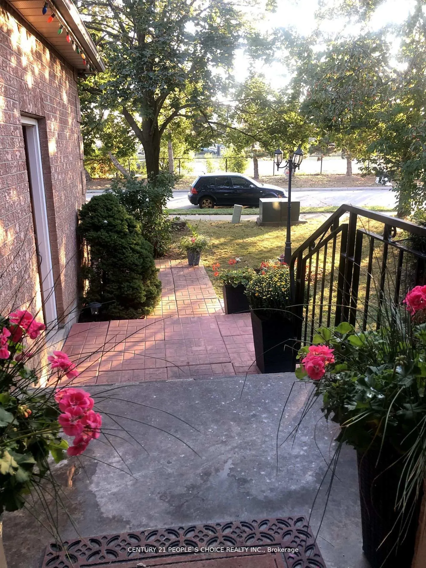 Photo 5 of 61 Mullis Crescent, Brampton, Fletcher's West — HOMEH