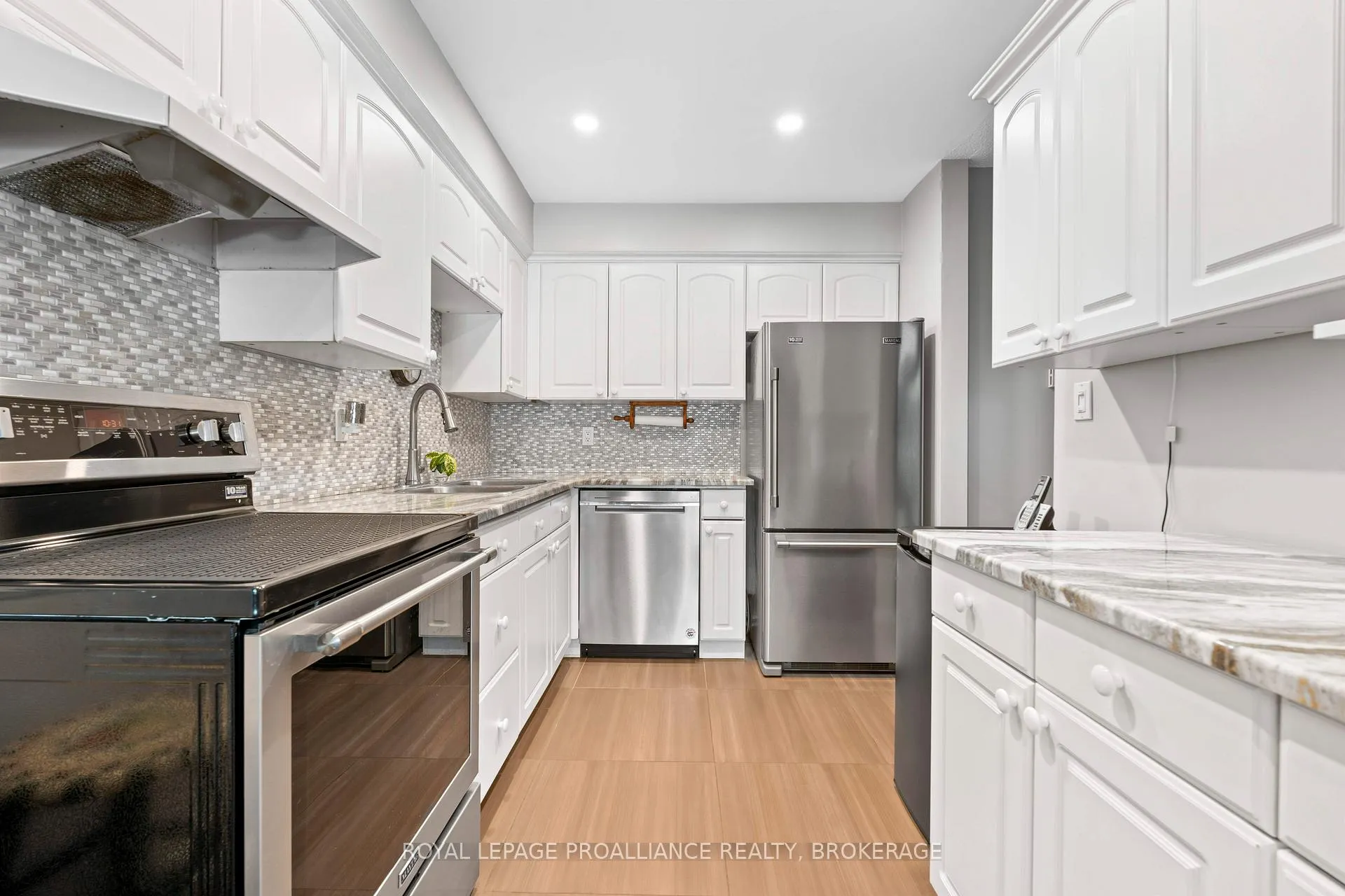 Photo 14 of Unit 29, 19 MacPherson Avenue, Kingston, Central City West — HOMEH