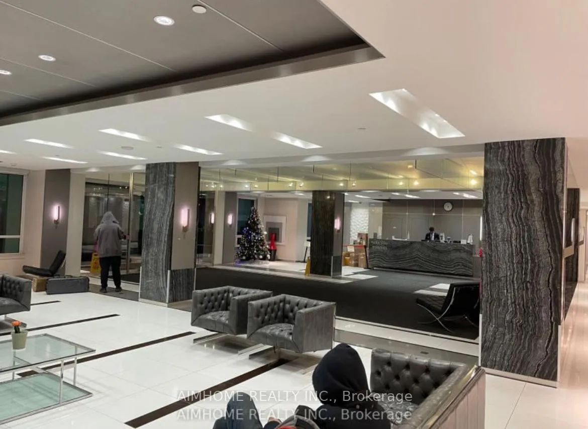 Photo 2 of Unit 1010, 7167 Yonge Street W, Markham, Thornhill — HOMEH