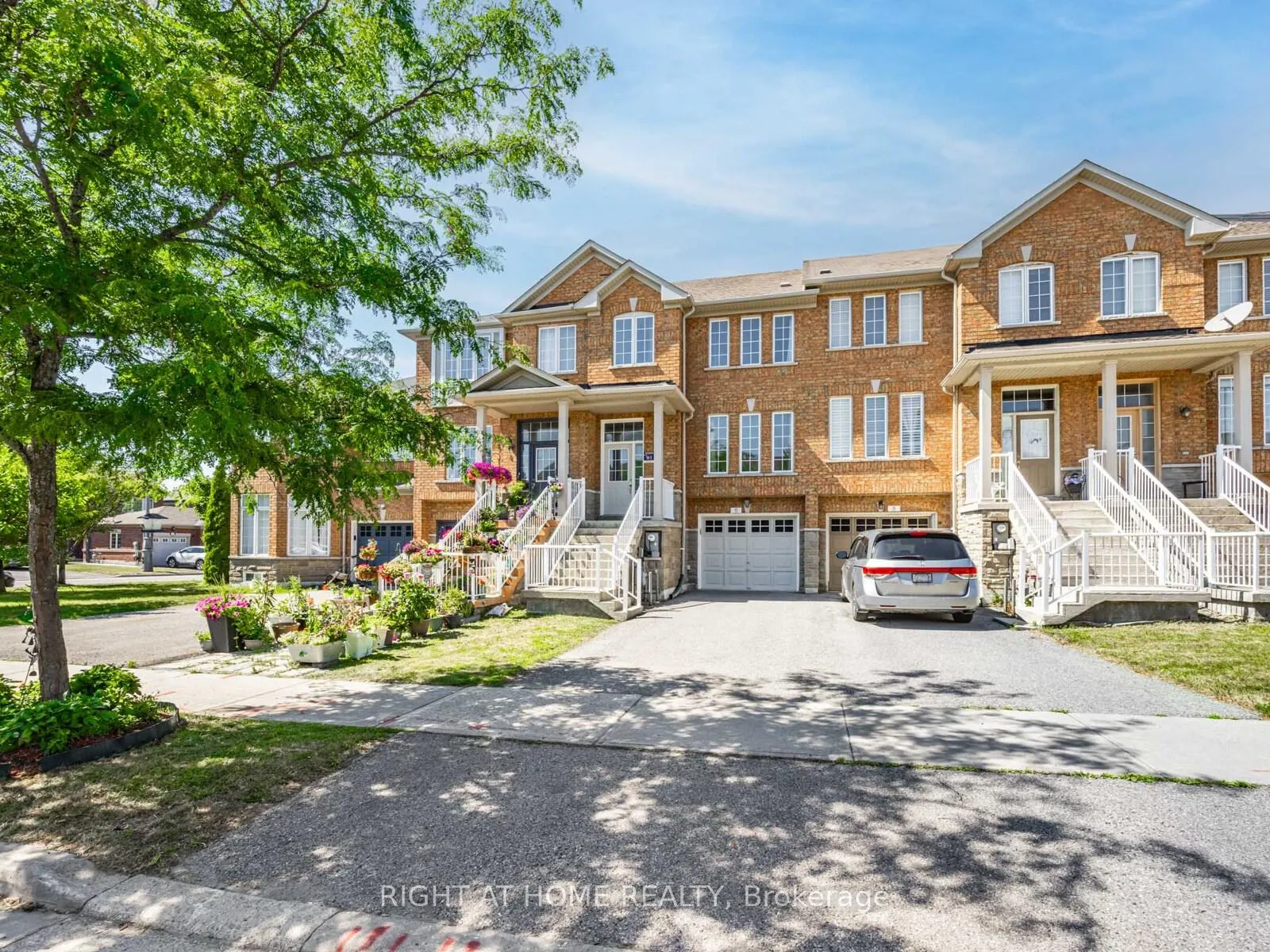 Photo 2 of 6 Martell Gate, Aurora, Bayview Northeast — HOMEH