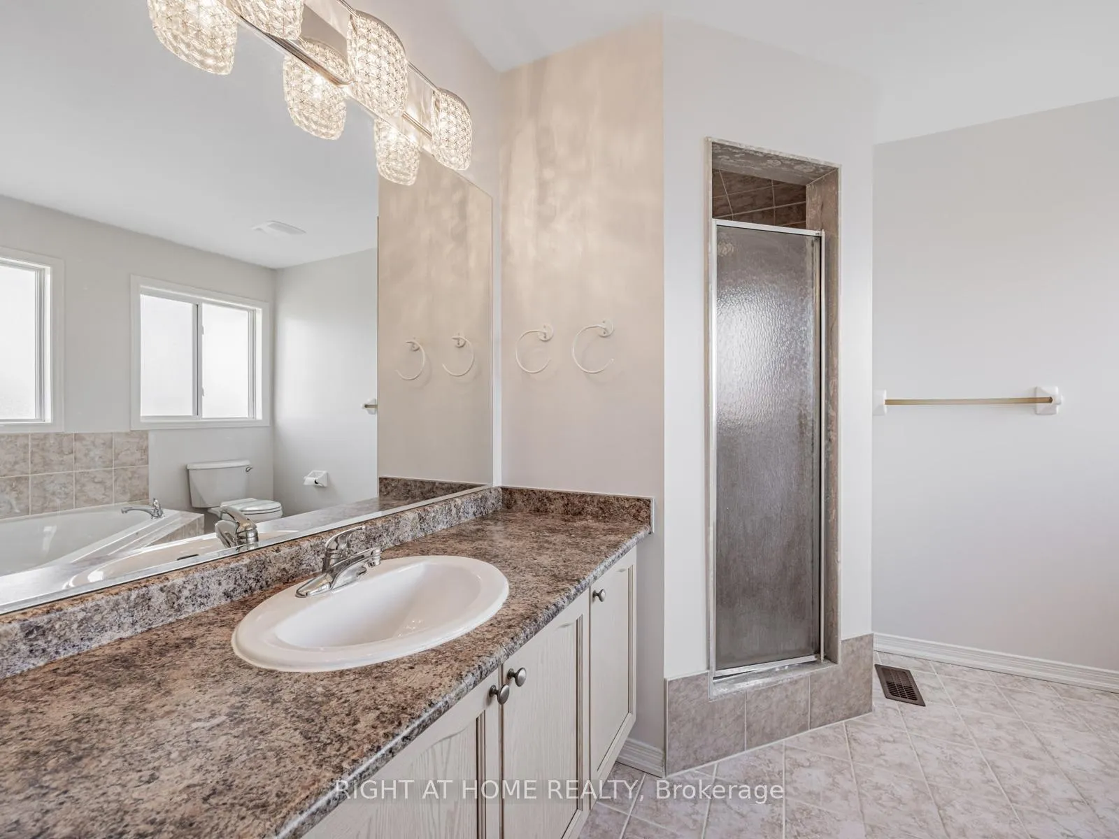 Photo 24 of 6 Martell Gate, Aurora, Bayview Northeast — HOMEH