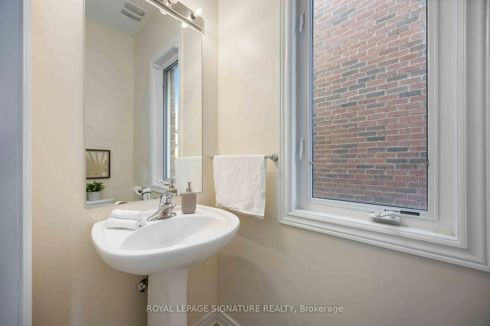 Photo 4 of 11 Gooseman Crescent, Markham, Box Grove — HOMEH