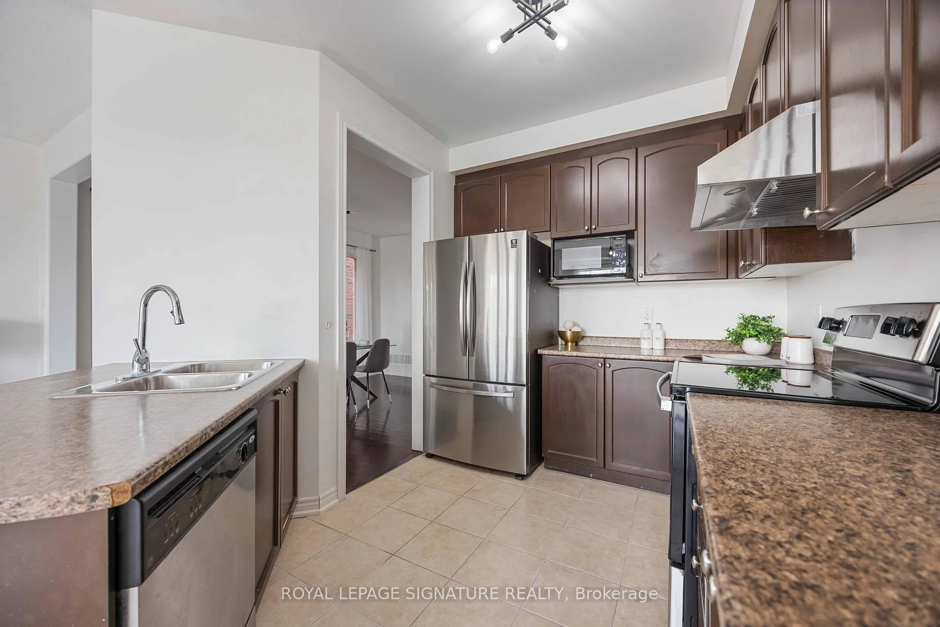 Photo 14 of 11 Gooseman Crescent, Markham, Box Grove — HOMEH