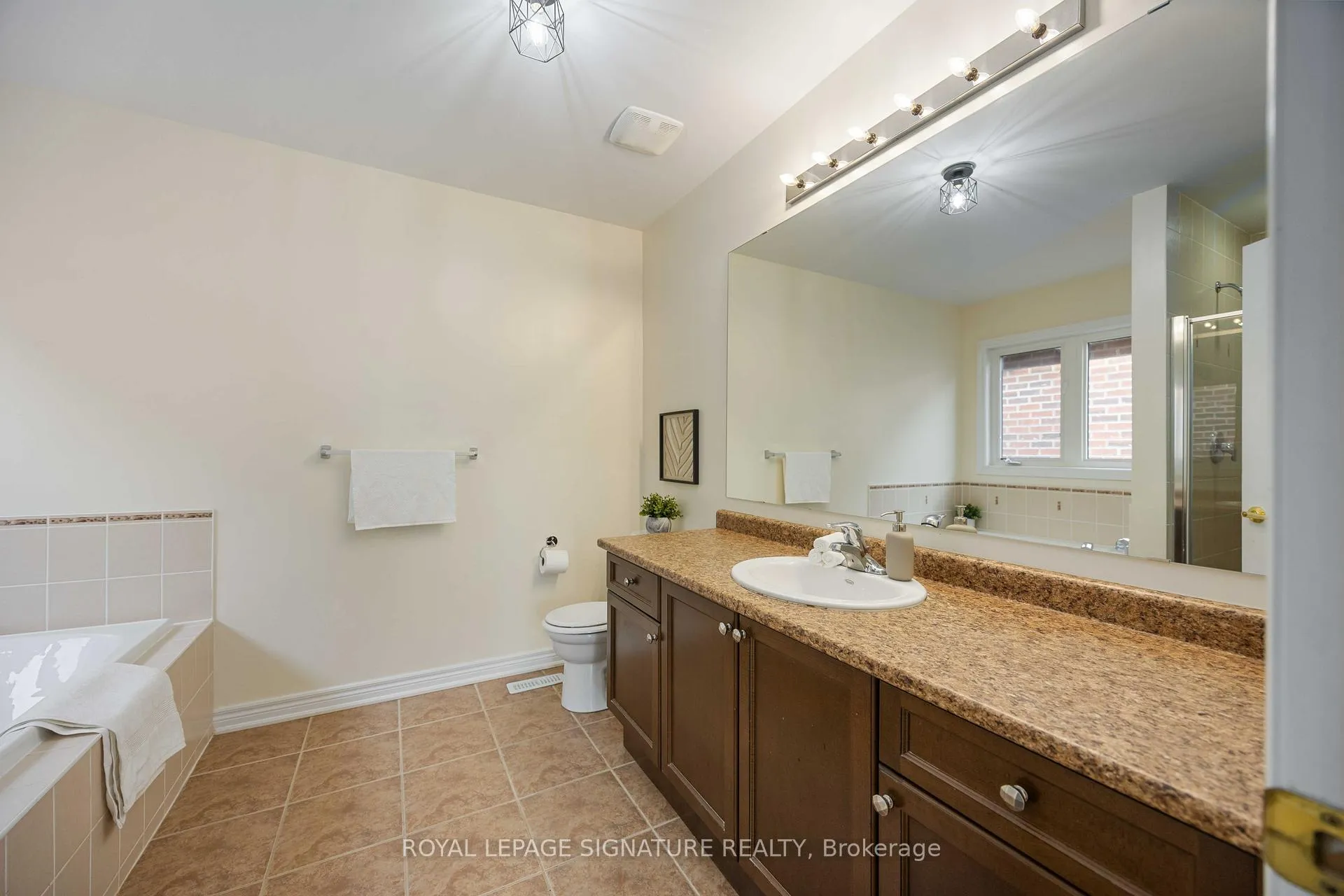 Photo 24 of 11 Gooseman Crescent, Markham, Box Grove — HOMEH