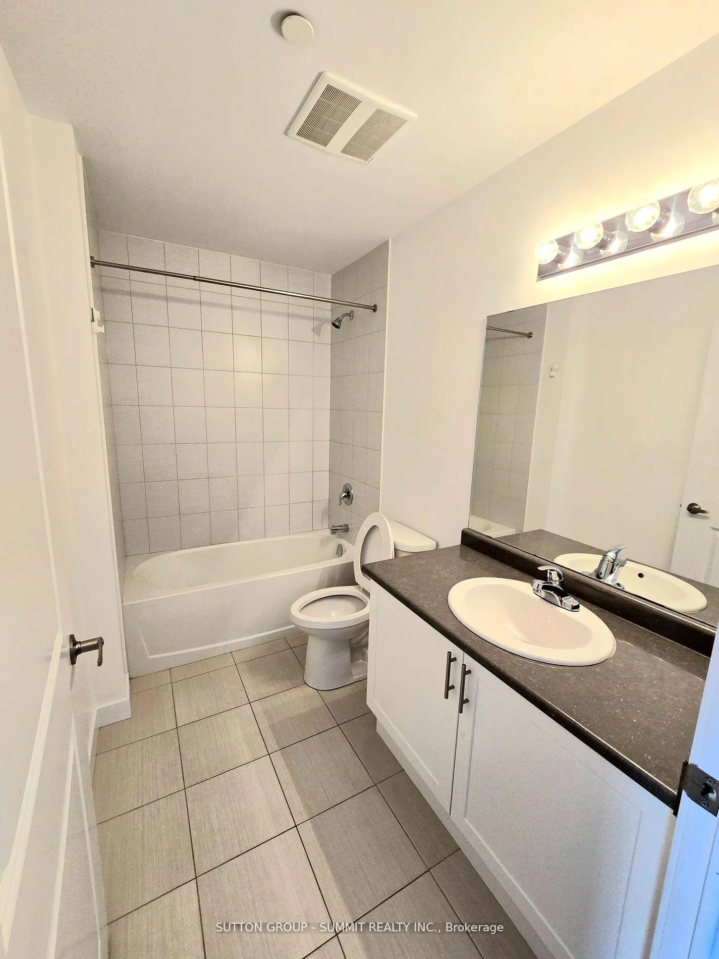 Photo 3 of Unit 338, 101 Shoreview Place, Hamilton, Stoney Creek — HOMEH