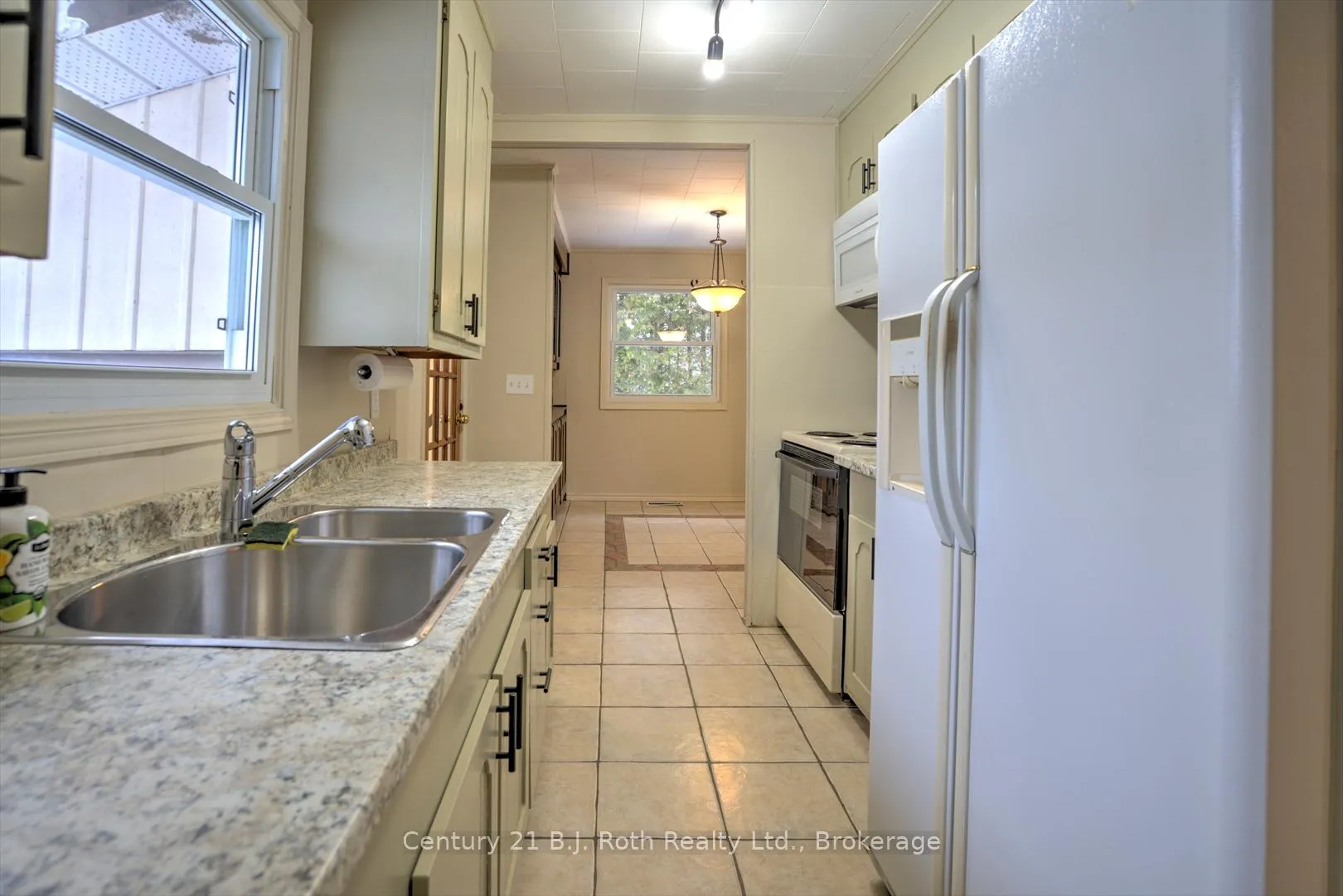 Photo 10 of 499 Margaret Street, Tay, Port McNicoll — HOMEH