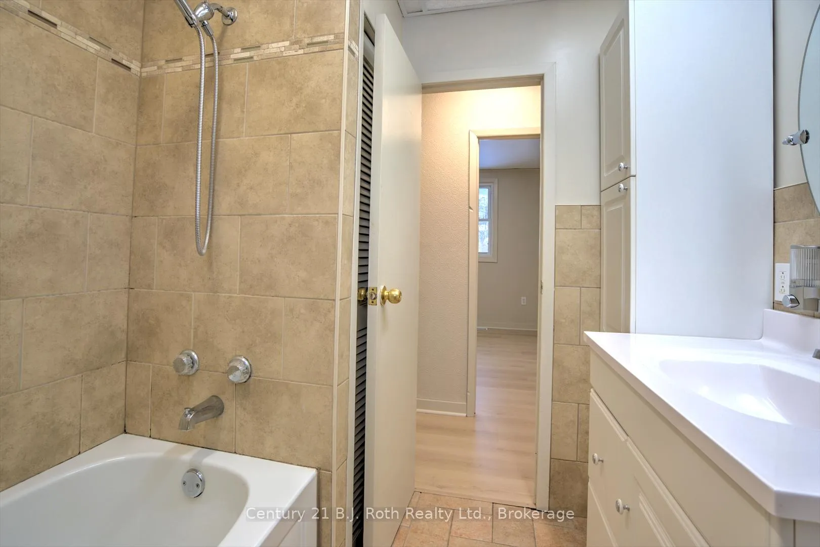 Photo 14 of 499 Margaret Street, Tay, Port McNicoll — HOMEH