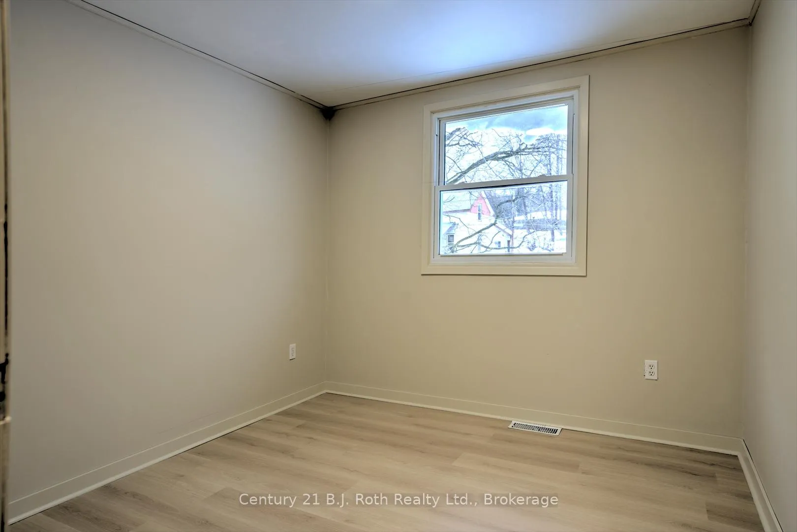Photo 15 of 499 Margaret Street, Tay, Port McNicoll — HOMEH