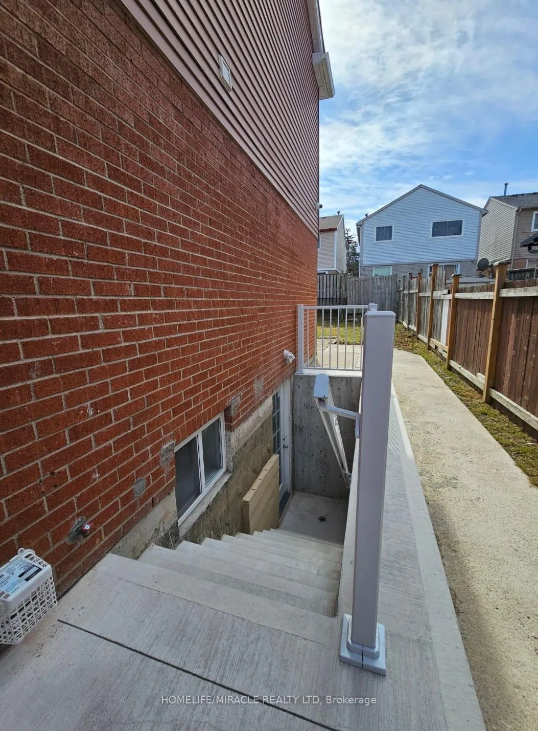 Photo 1 of 40 Judith Crescent, Brampton, Northgate — HOMEH