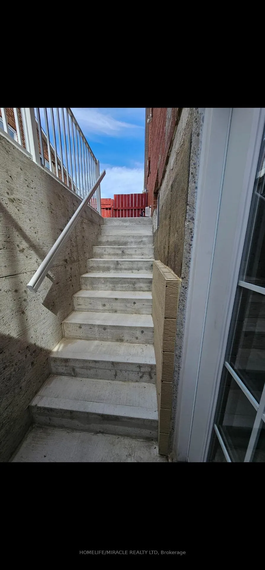 Photo 2 of 40 Judith Crescent, Brampton, Northgate — HOMEH