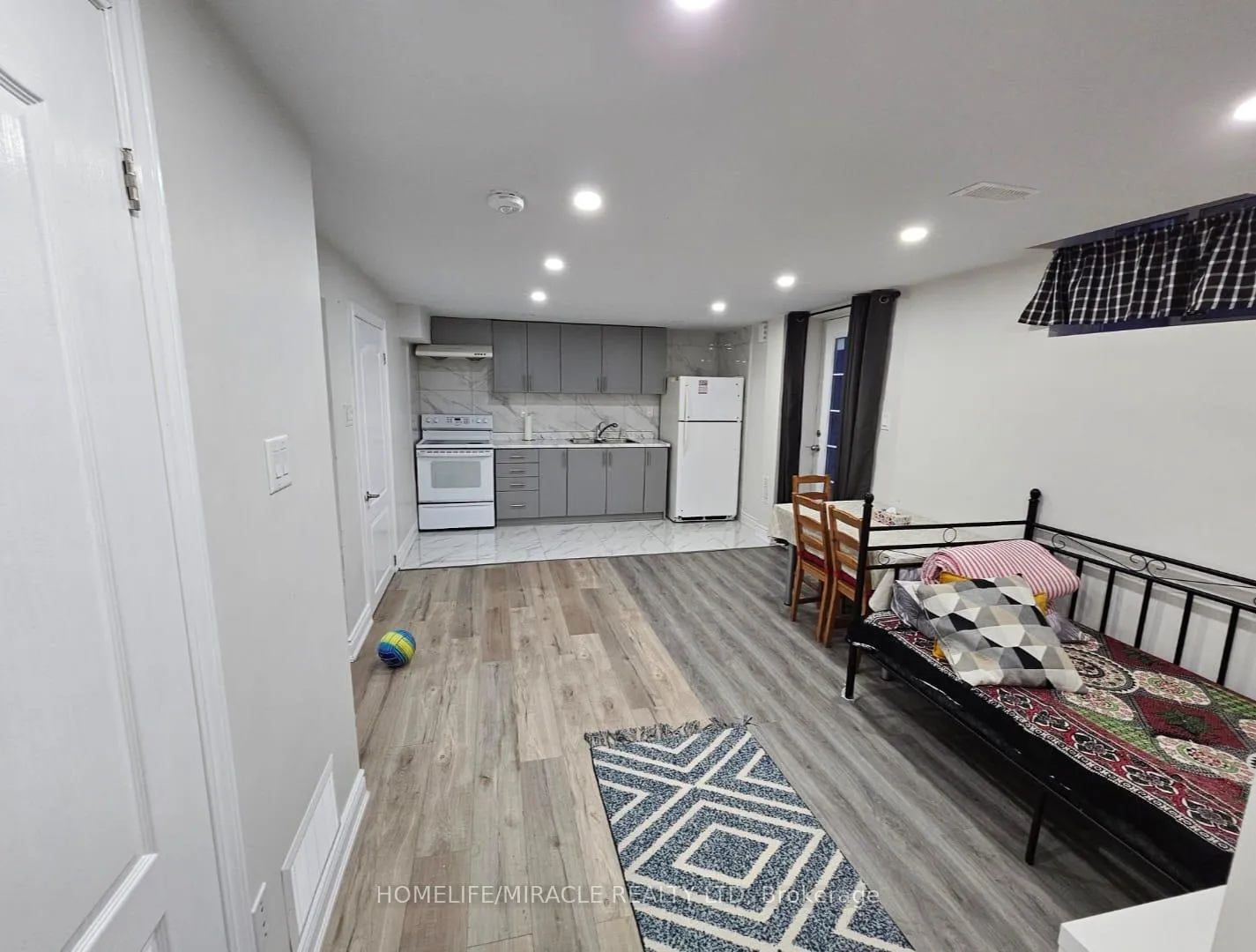 Photo 4 of 40 Judith Crescent, Brampton, Northgate — HOMEH