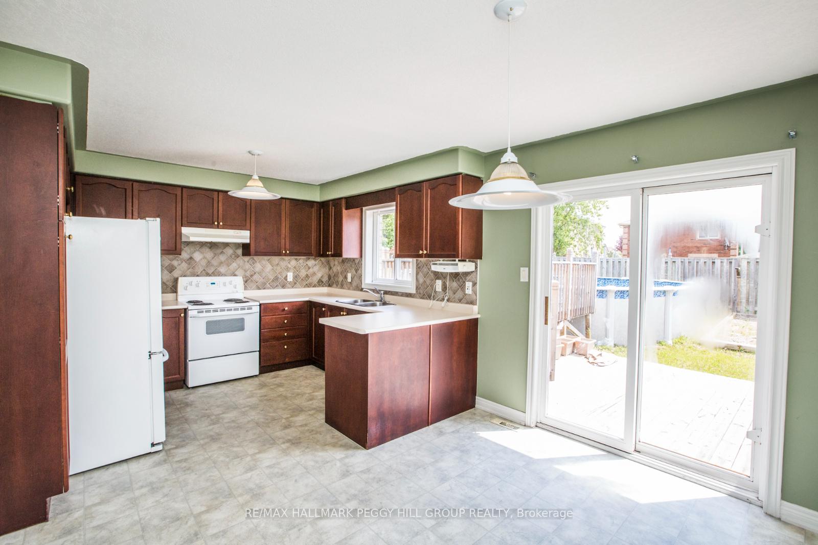 Photo 2 of 53 Marsellus Drive, Barrie, Holly — HOMEH