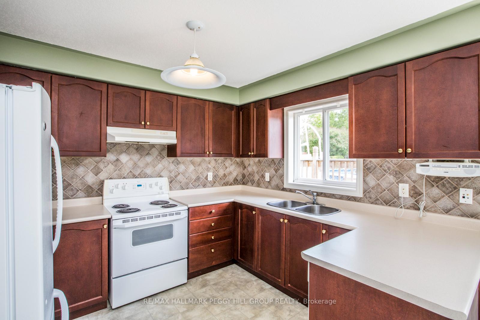 Photo 3 of 53 Marsellus Drive, Barrie, Holly — HOMEH