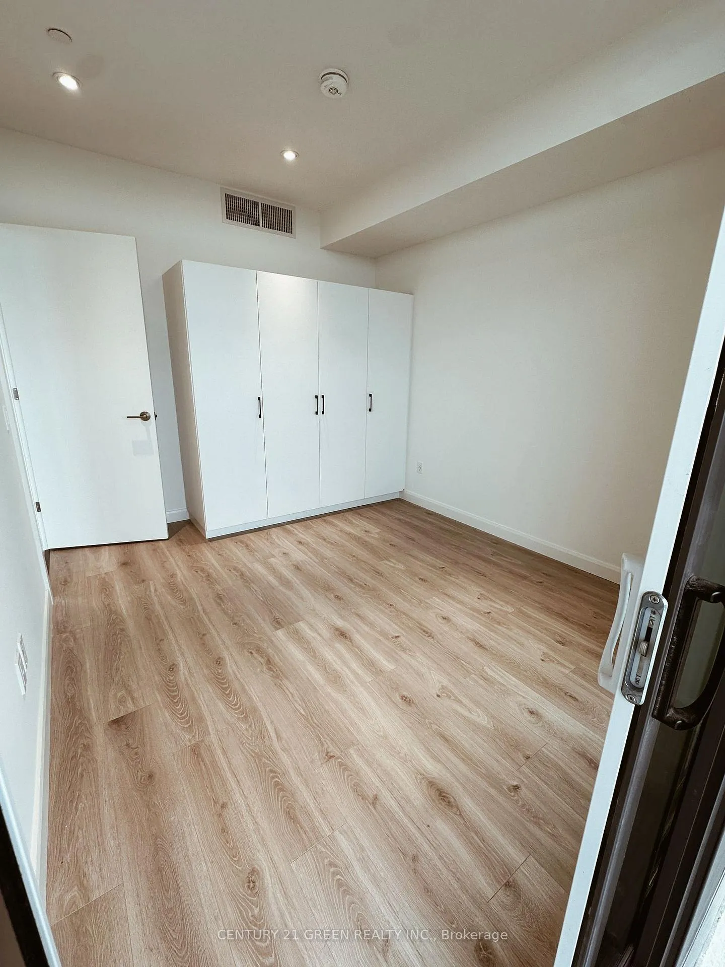 Photo 7 of Unit 702, 741 King Street, Kitchener — HOMEH