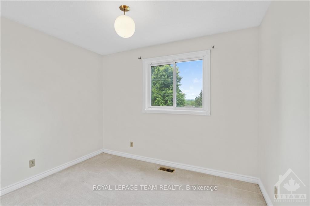 Photo 13 of 351 Riverwood Drive, Ottawa, Woodlawn/Maclarens Landing/Kilmaurs — HOMEH