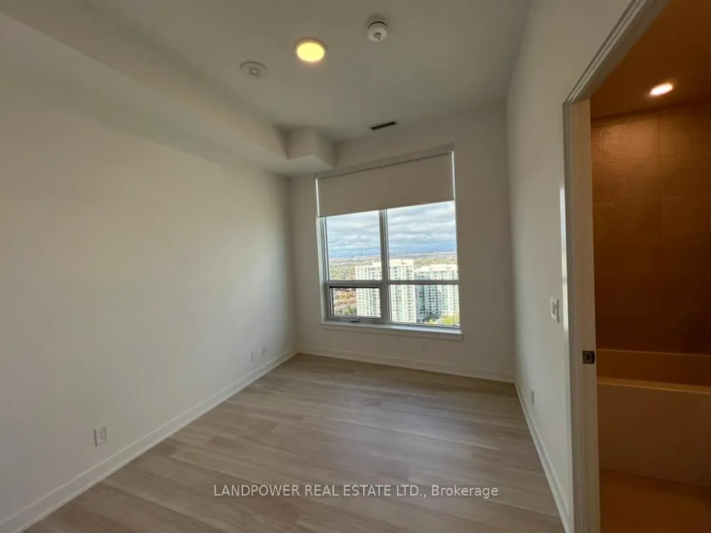 Photo 5 of Unit B-2208, 50 Upper Mall Way, Vaughan, Brownridge — HOMEH