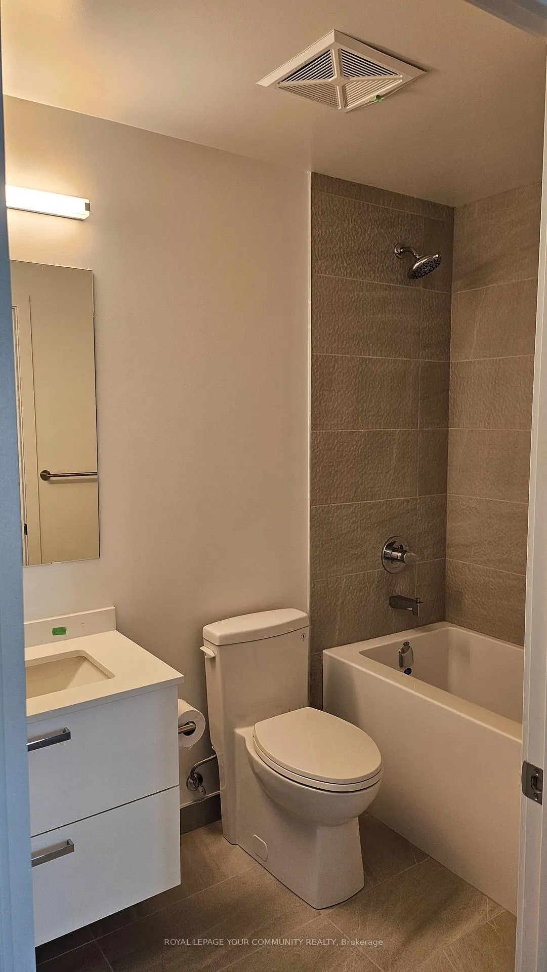 Photo 10 of Unit 1807, 30 Upper Mall Way N, Vaughan, Brownridge — HOMEH