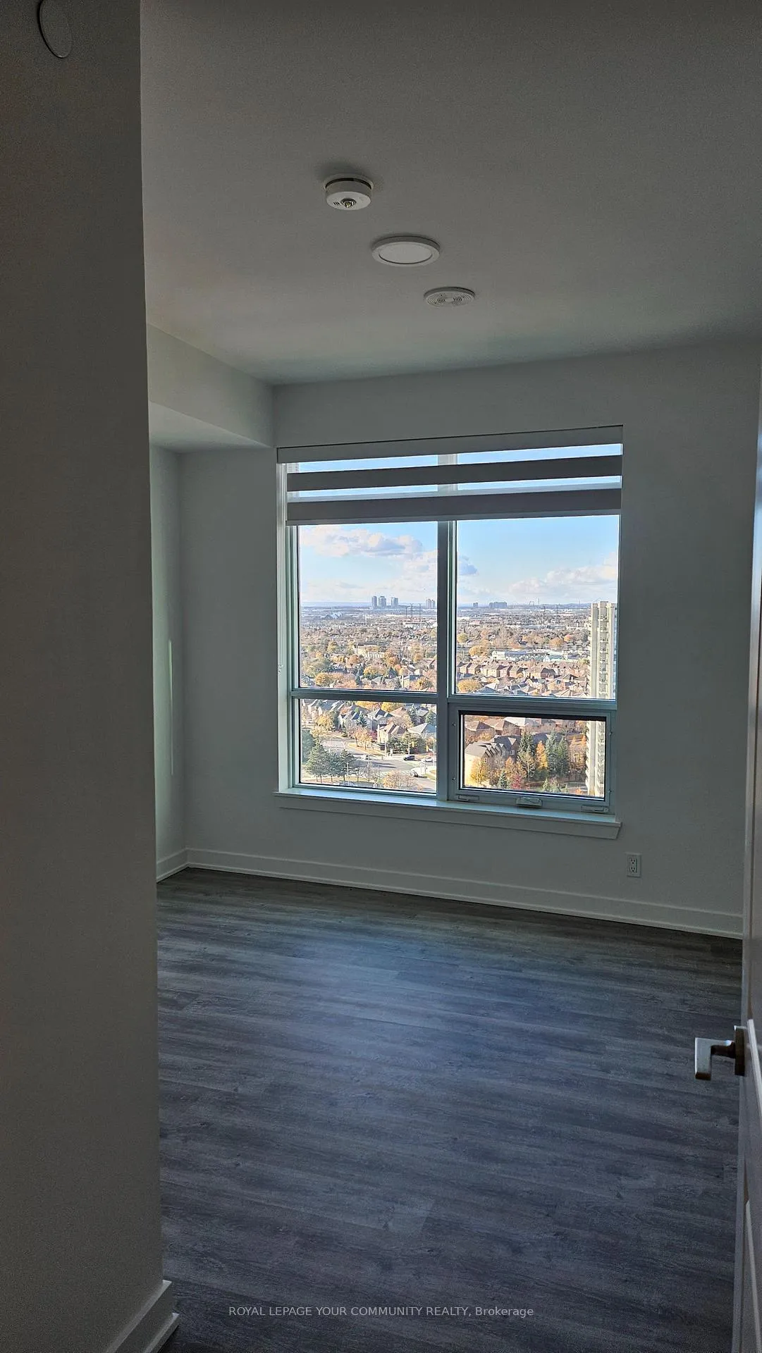 Photo 12 of Unit 1807, 30 Upper Mall Way N, Vaughan, Brownridge — HOMEH