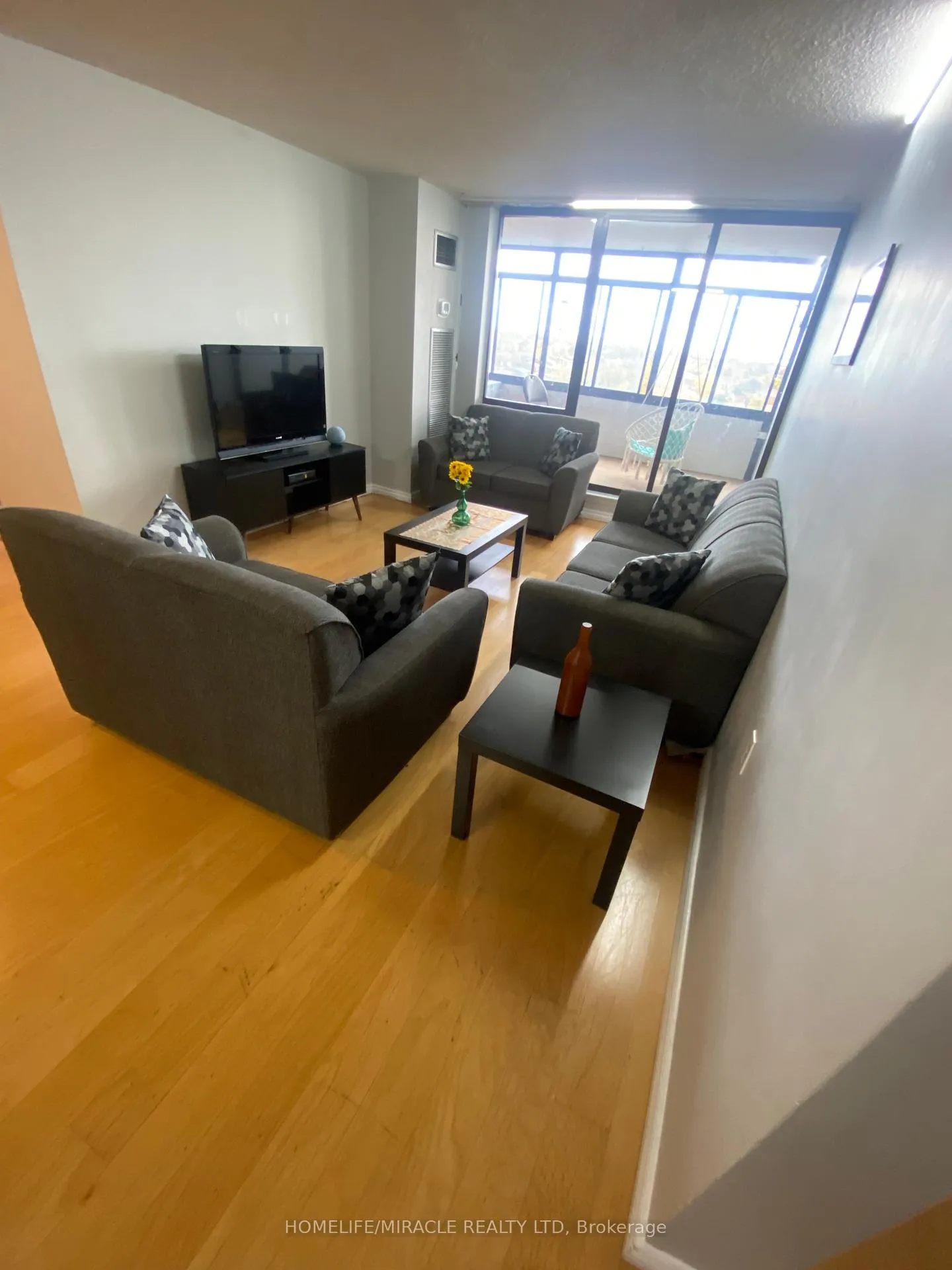 Photo 2 of Unit 903, 18 Knightsbridge Road, Brampton, Queen Street Corridor — HOMEH