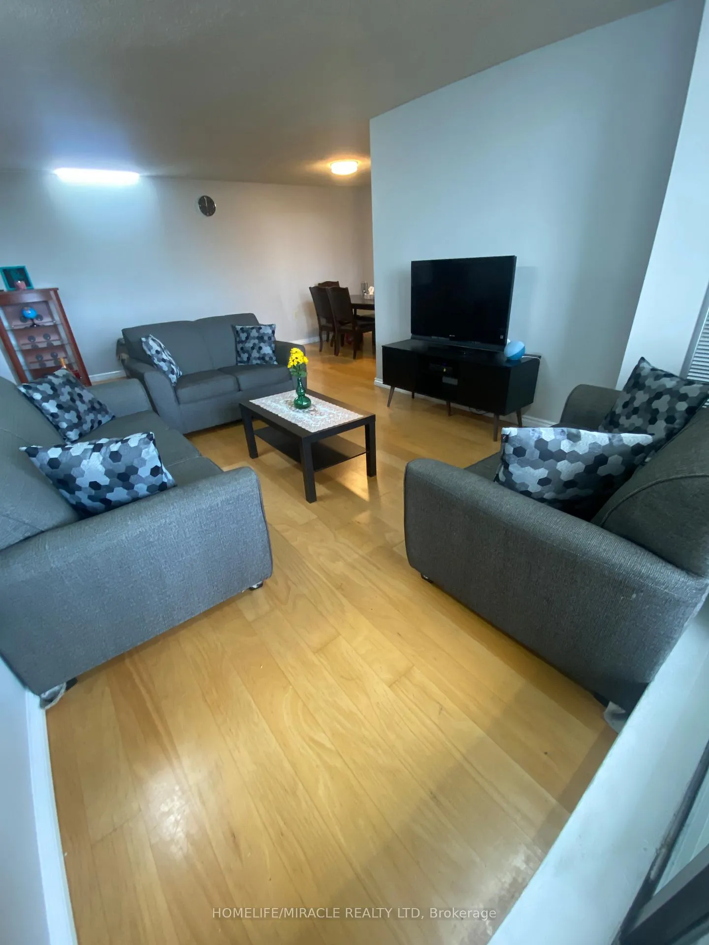 Photo 4 of Unit 903, 18 Knightsbridge Road, Brampton, Queen Street Corridor — HOMEH