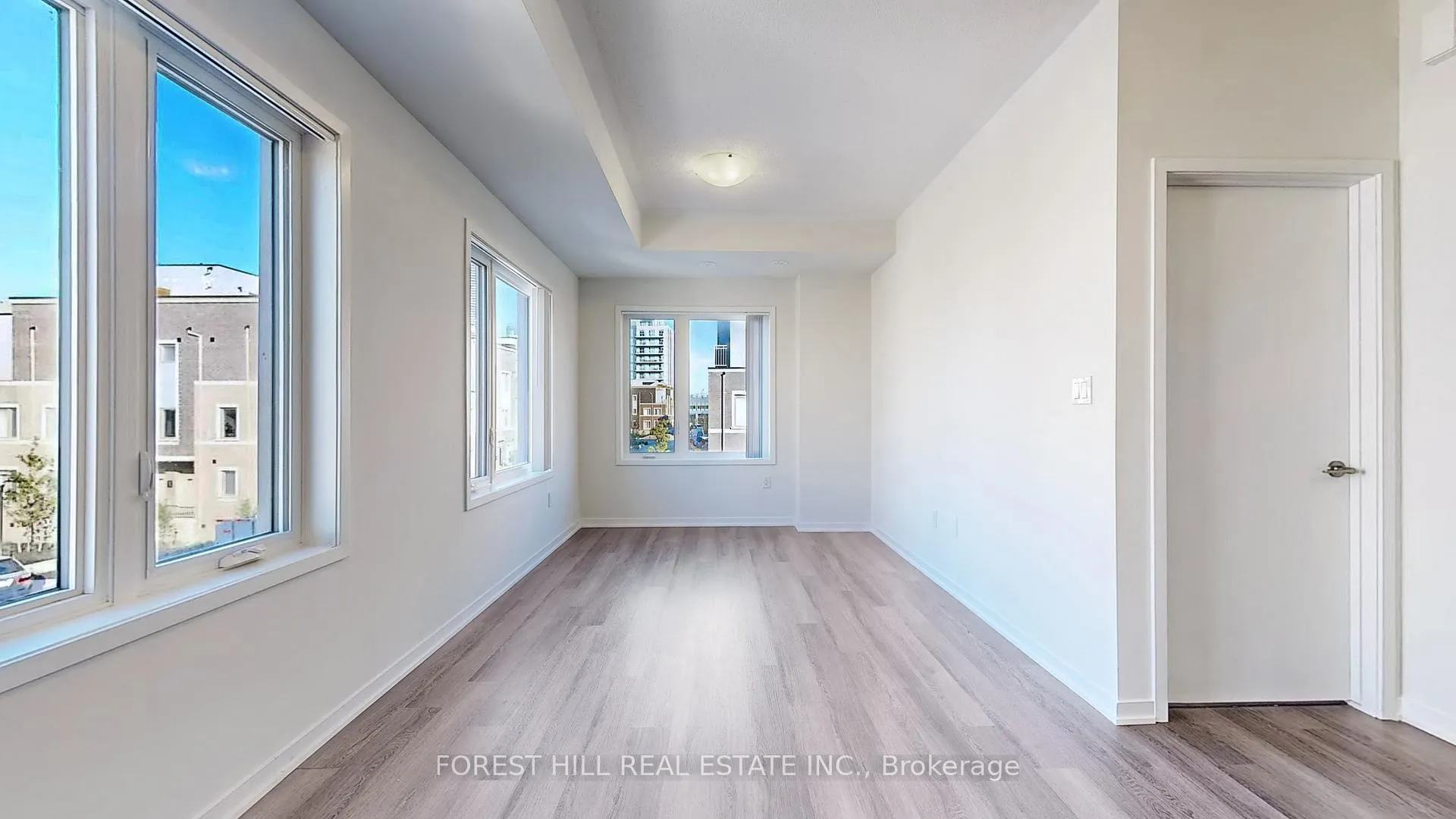 Photo 4 of Unit TH 313, 130 Honeycrisp Crescent, Vaughan, Vaughan Corporate Centre — HOMEH