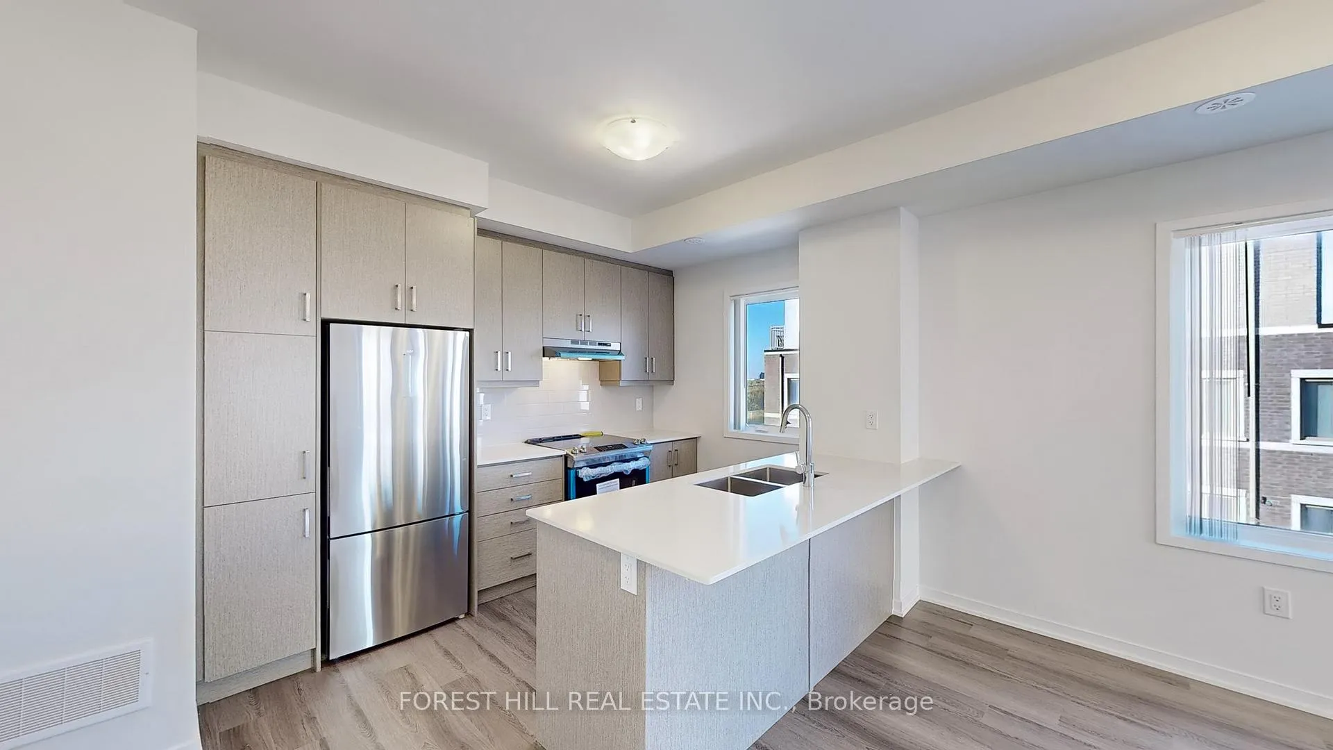 Photo 8 of Unit TH 313, 130 Honeycrisp Crescent, Vaughan, Vaughan Corporate Centre — HOMEH
