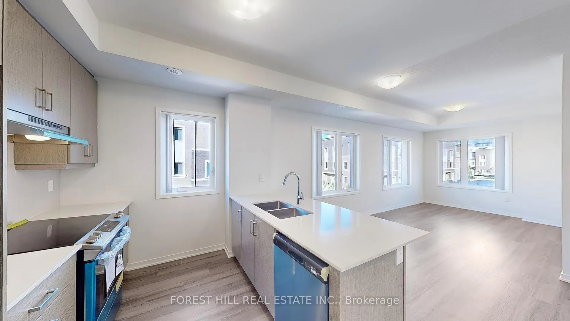 Photo 10 of Unit TH 313, 130 Honeycrisp Crescent, Vaughan, Vaughan Corporate Centre — HOMEH