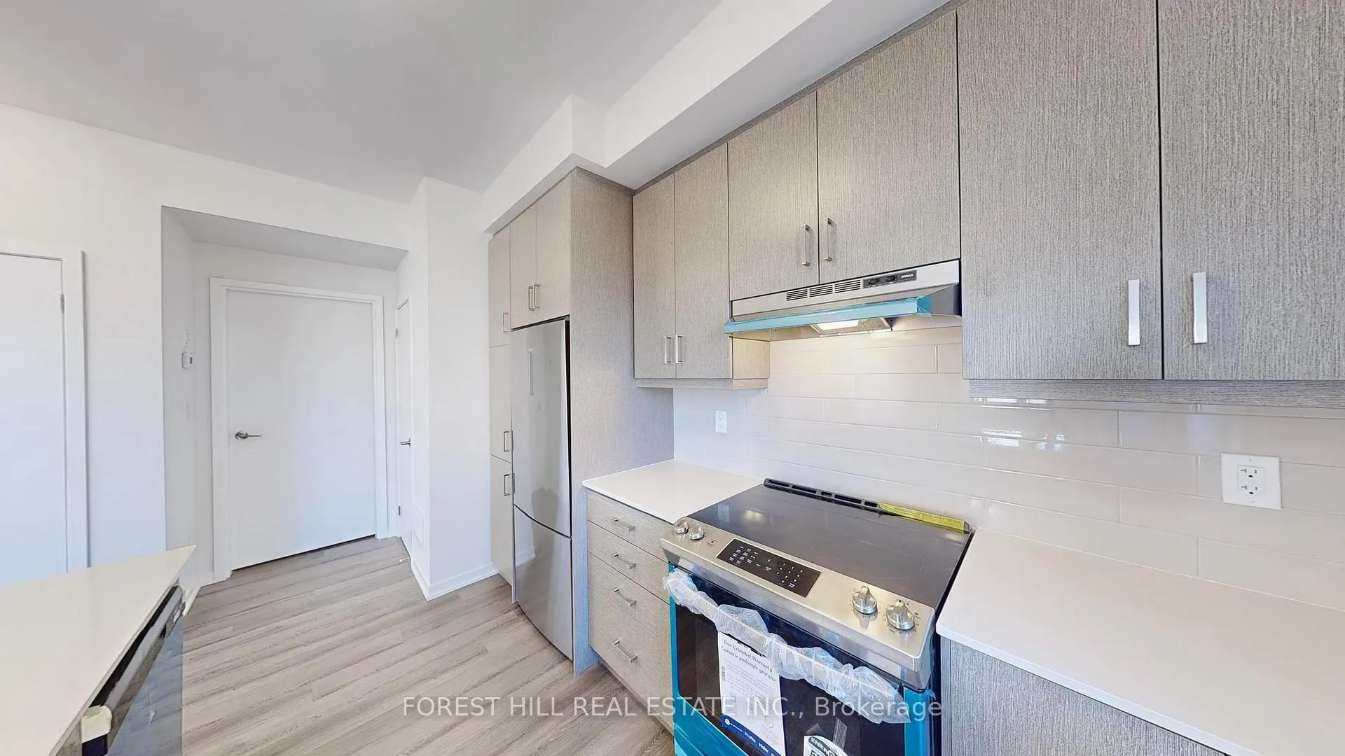 Photo 11 of Unit TH 313, 130 Honeycrisp Crescent, Vaughan, Vaughan Corporate Centre — HOMEH