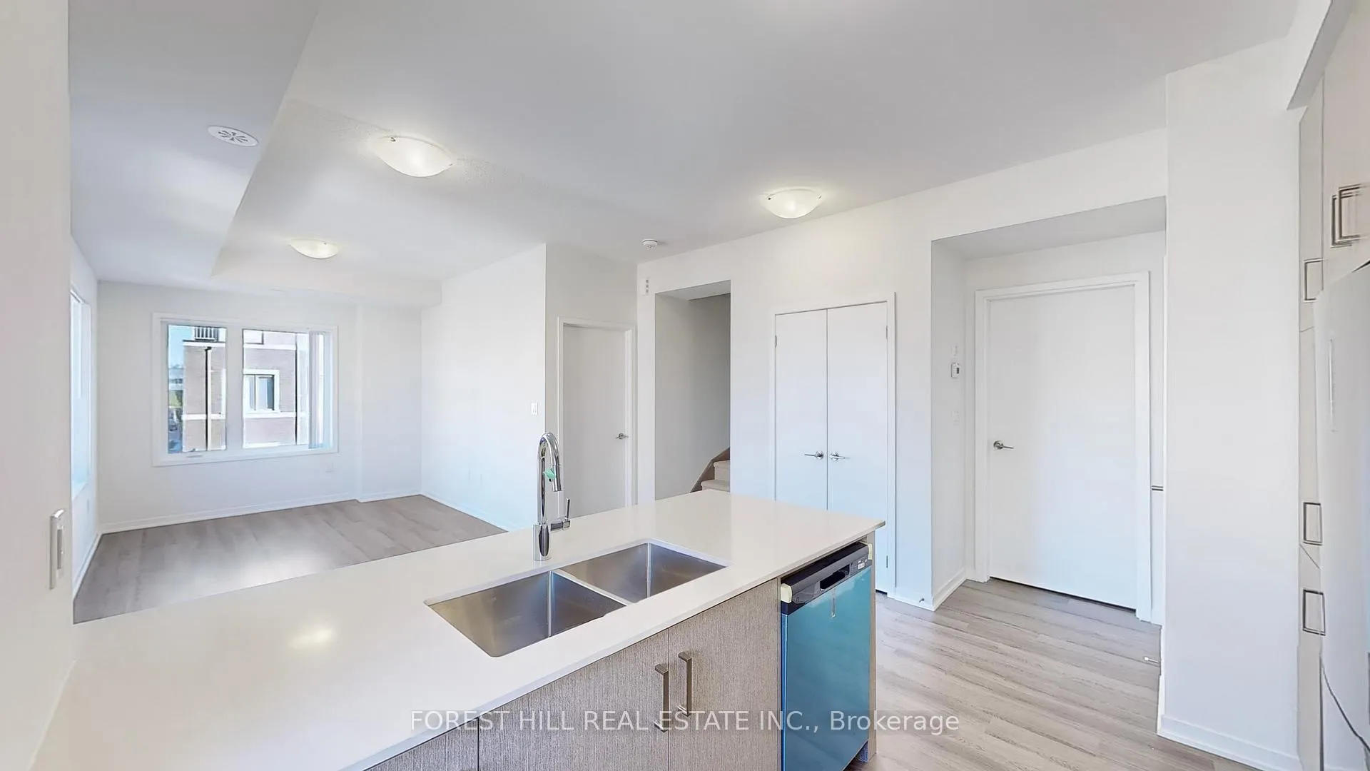 Photo 12 of Unit TH 313, 130 Honeycrisp Crescent, Vaughan, Vaughan Corporate Centre — HOMEH