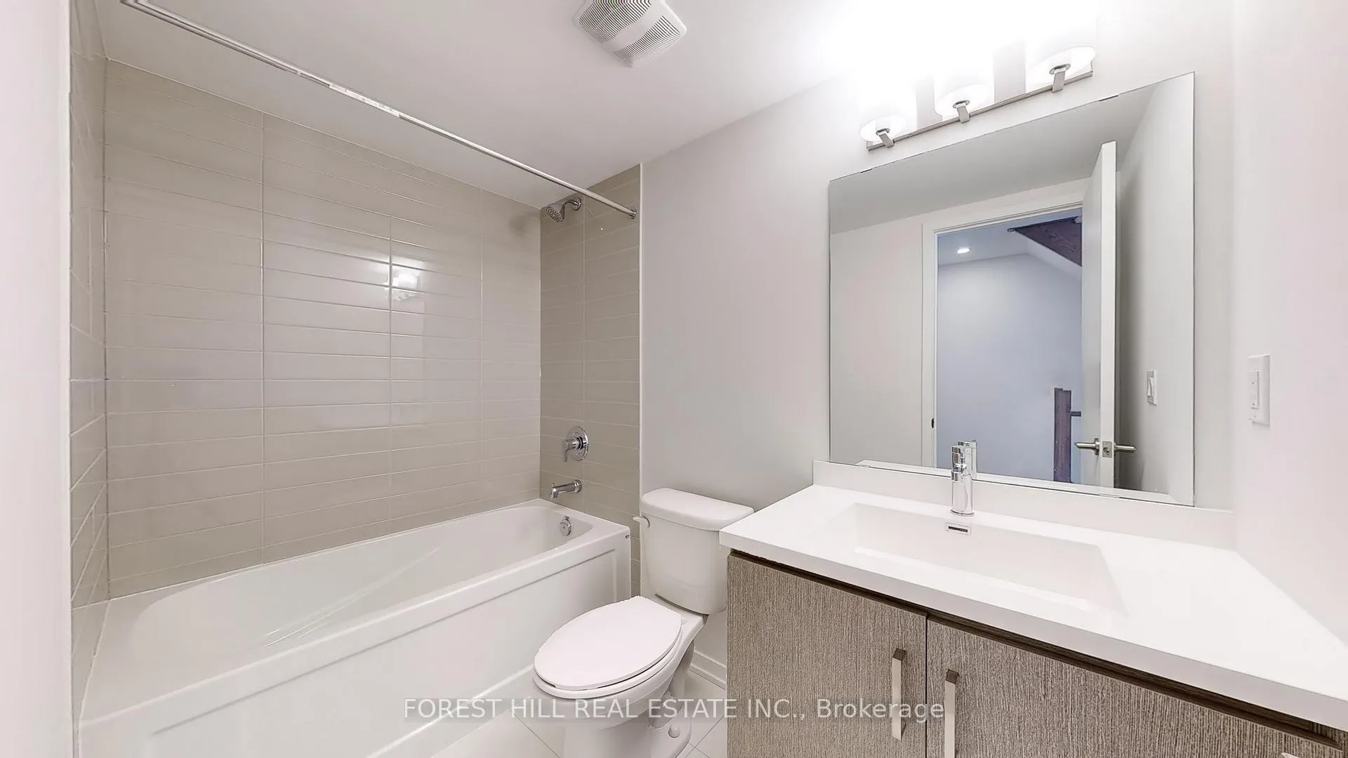 Photo 29 of Unit TH 313, 130 Honeycrisp Crescent, Vaughan, Vaughan Corporate Centre — HOMEH