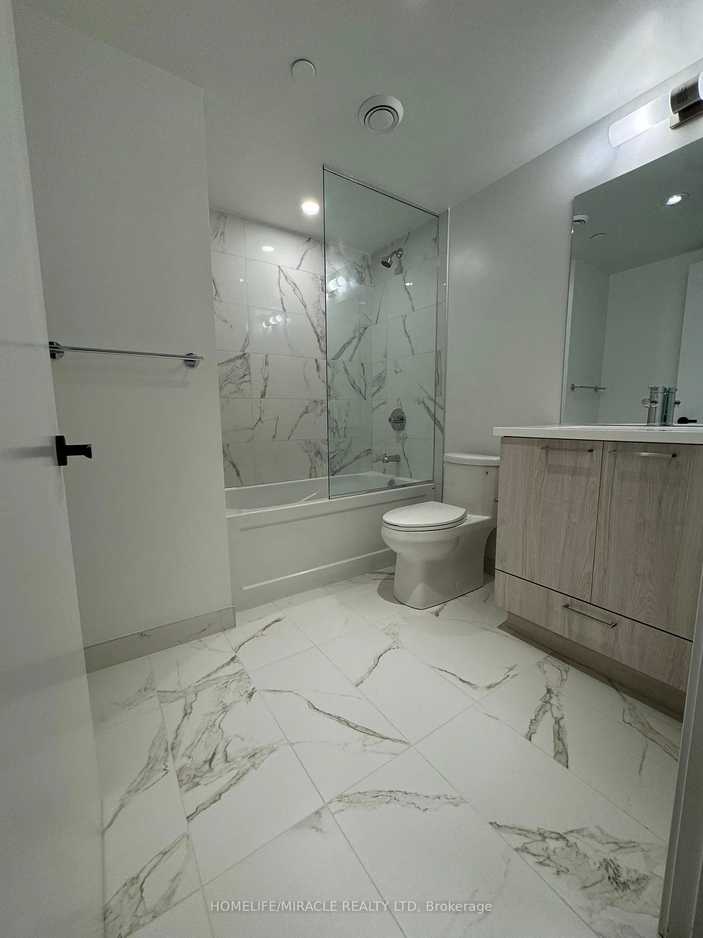 Photo 8 of Unit 316, 195 Commerce Street, Vaughan, Vaughan Corporate Centre — HOMEH