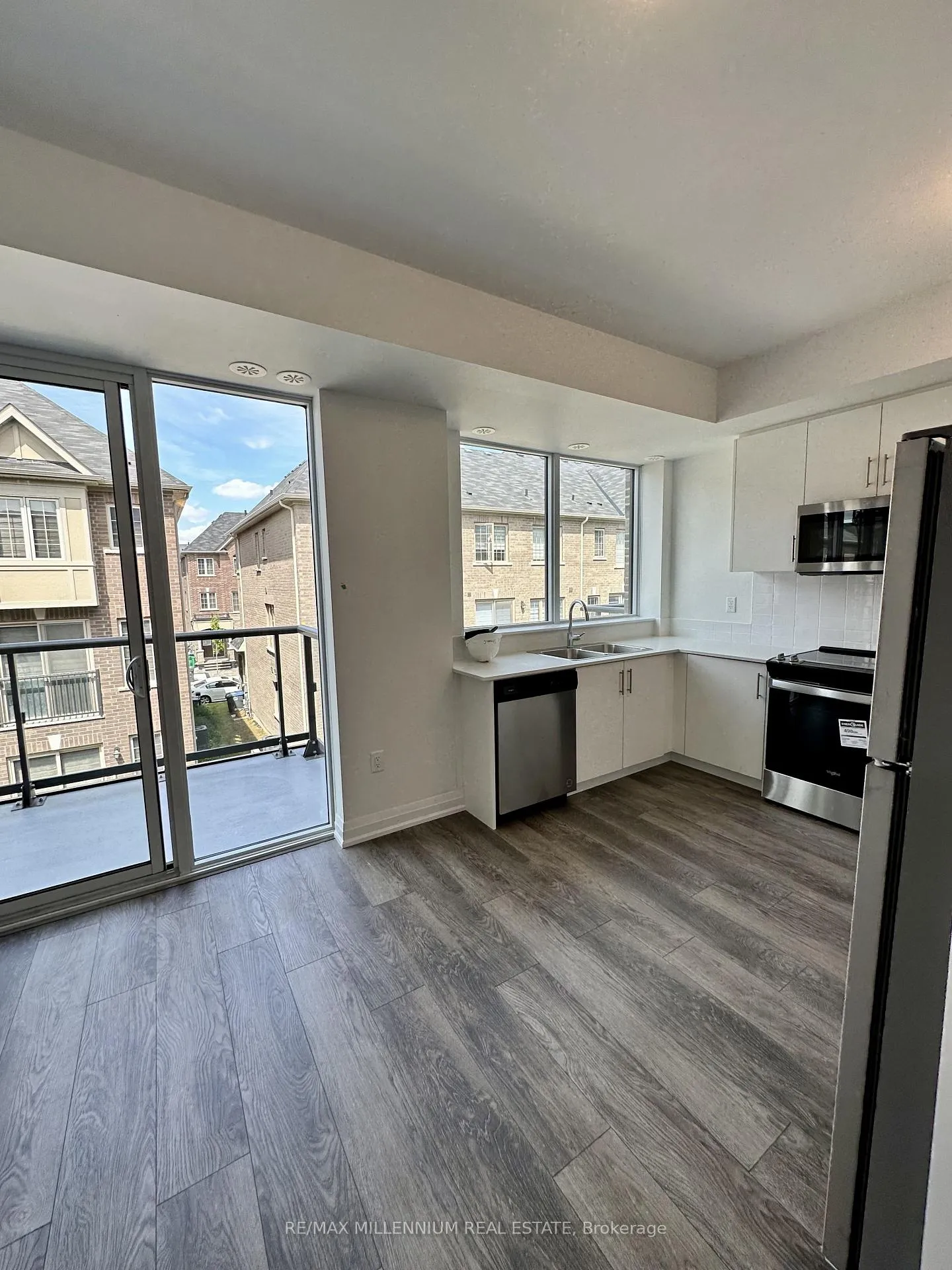 Photo 8 of Unit 351, 75 Attmar Drive, Brampton, Brampton East — HOMEH