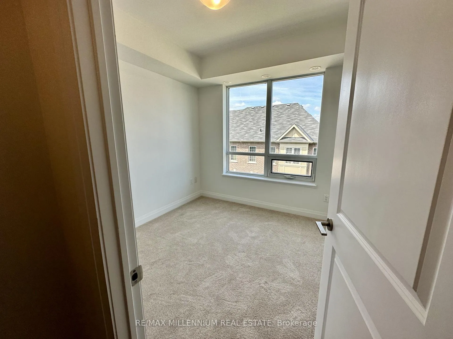 Photo 11 of Unit 351, 75 Attmar Drive, Brampton, Brampton East — HOMEH